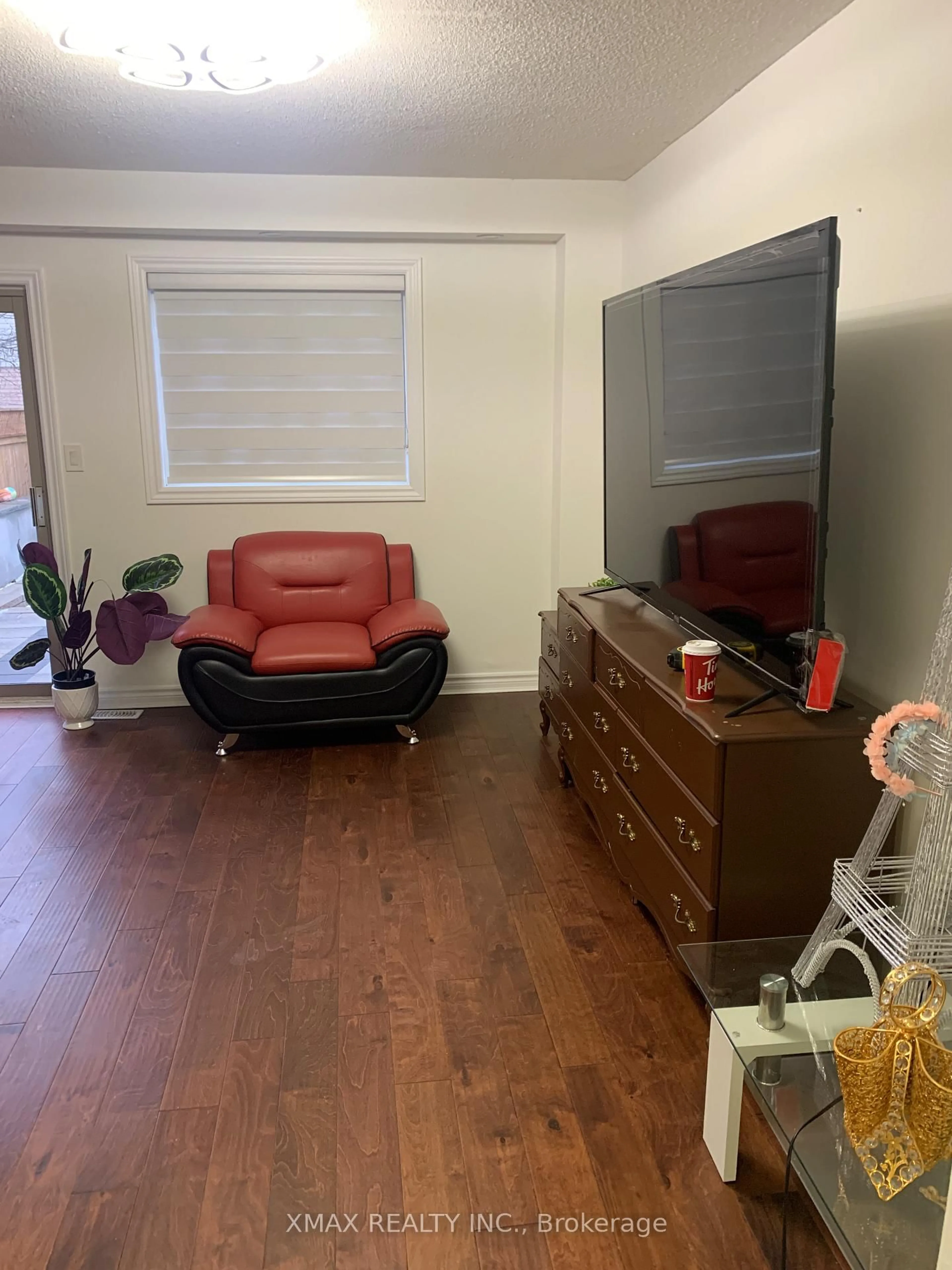 A pic of a room for 193 Sulmona Dr, Hamilton Ontario L8W 3W4