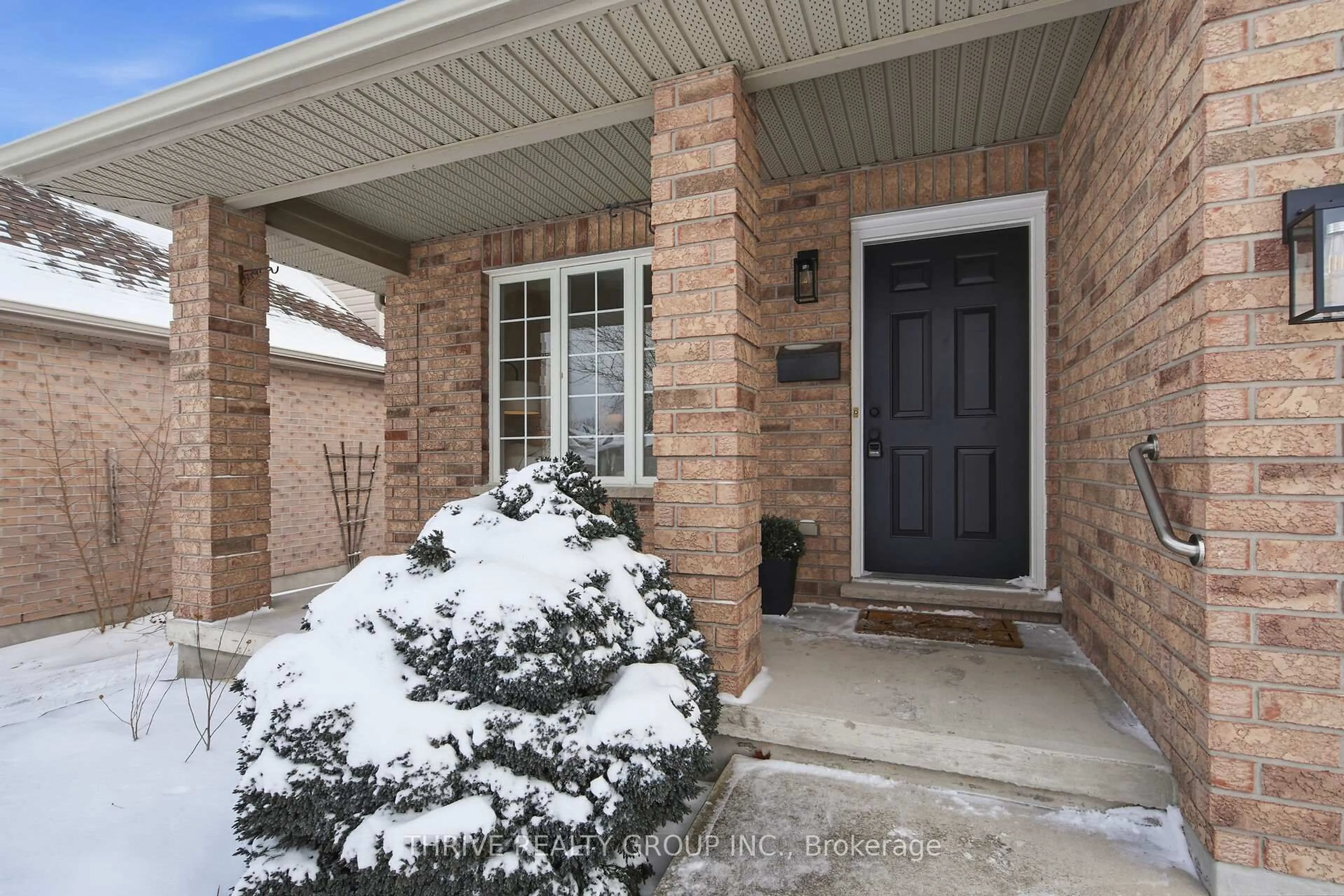 Indoor entryway for 502 Forest Creek Pl, London East Ontario N5Y 5T6