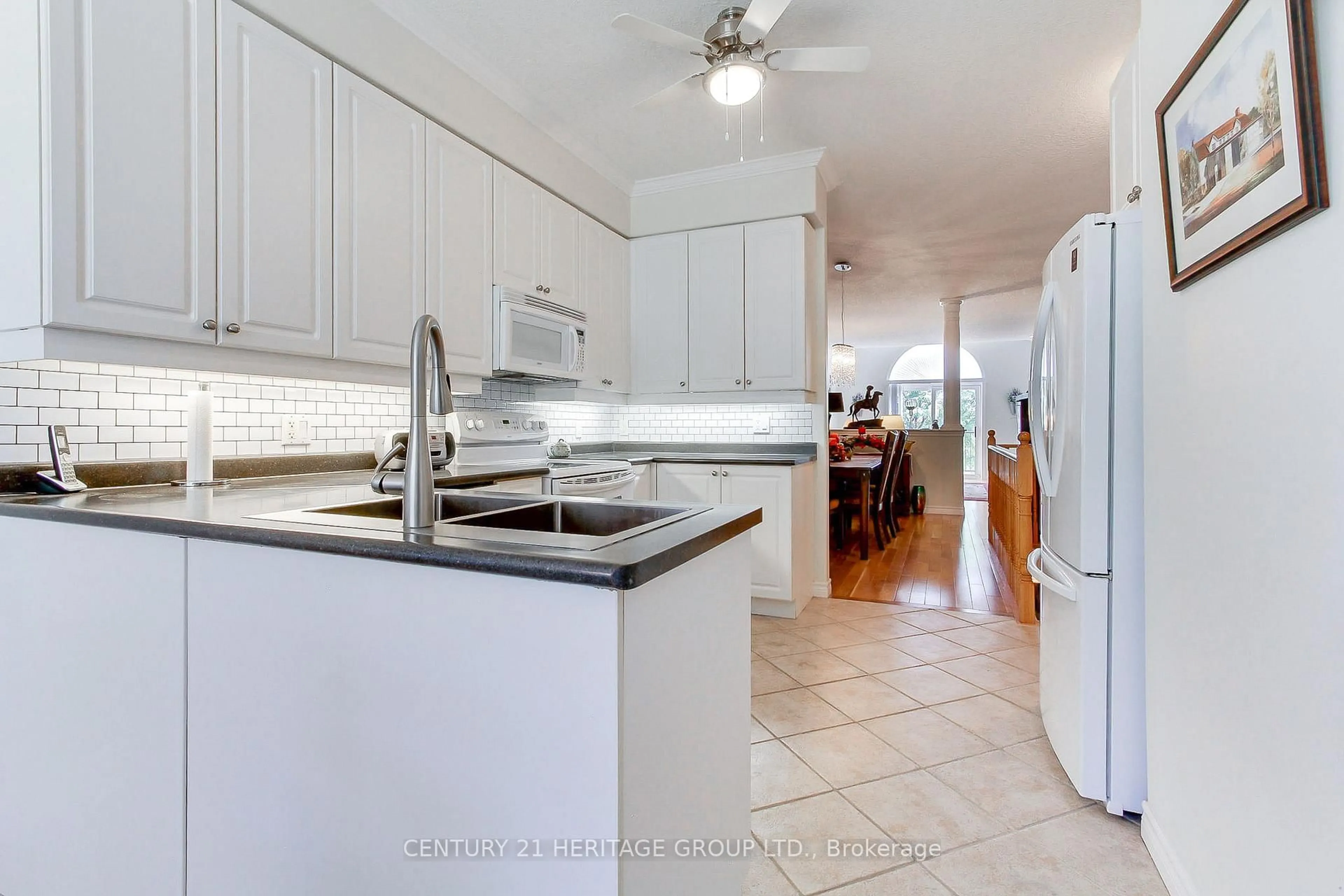 Standard kitchen, ceramic/tile floor for 174 Lindsay St #28, Kawartha Lakes Ontario K9V 0A3