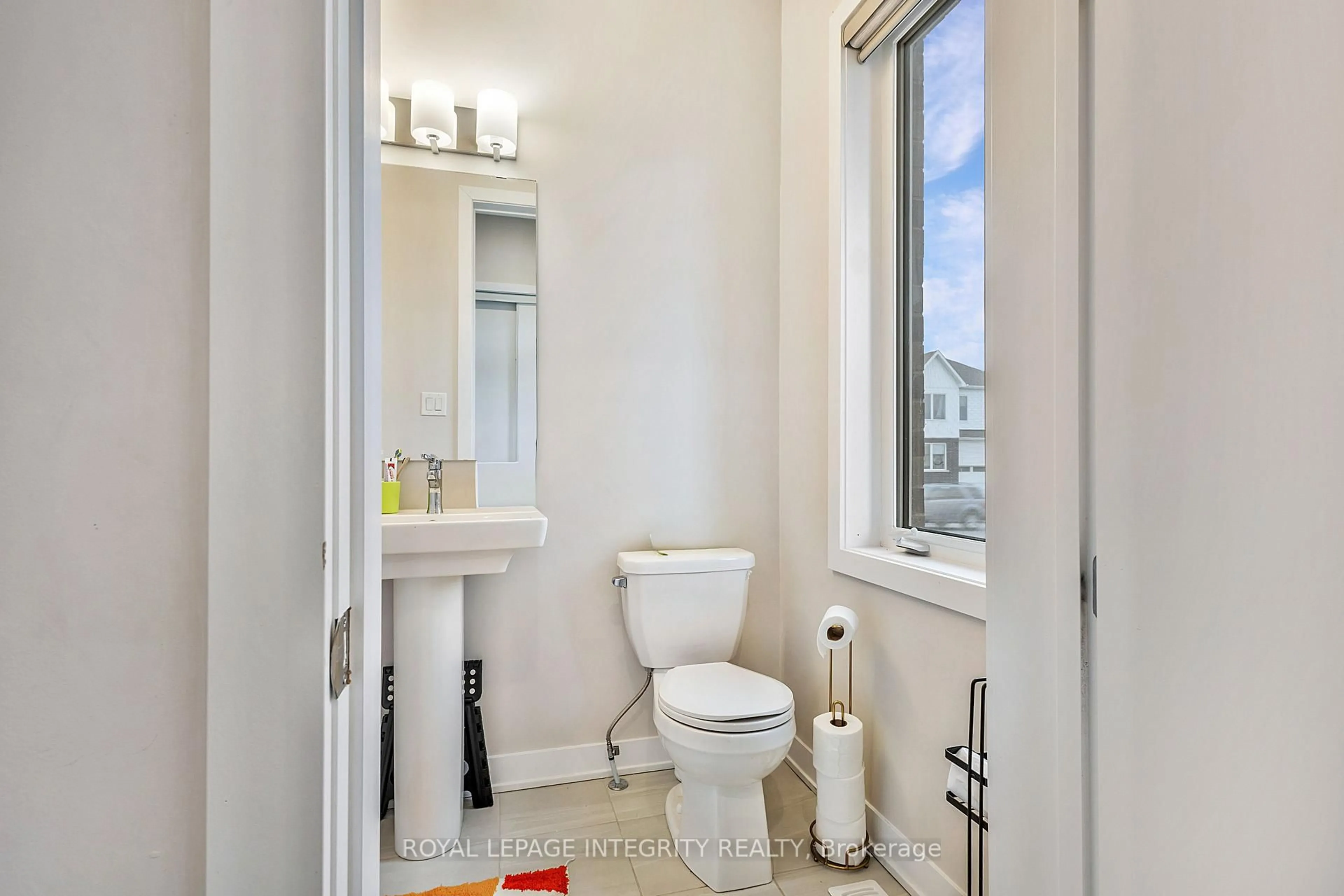 Standard bathroom, ceramic/tile floor for 400 Epoch St, Ottawa Ontario K2J 6X5