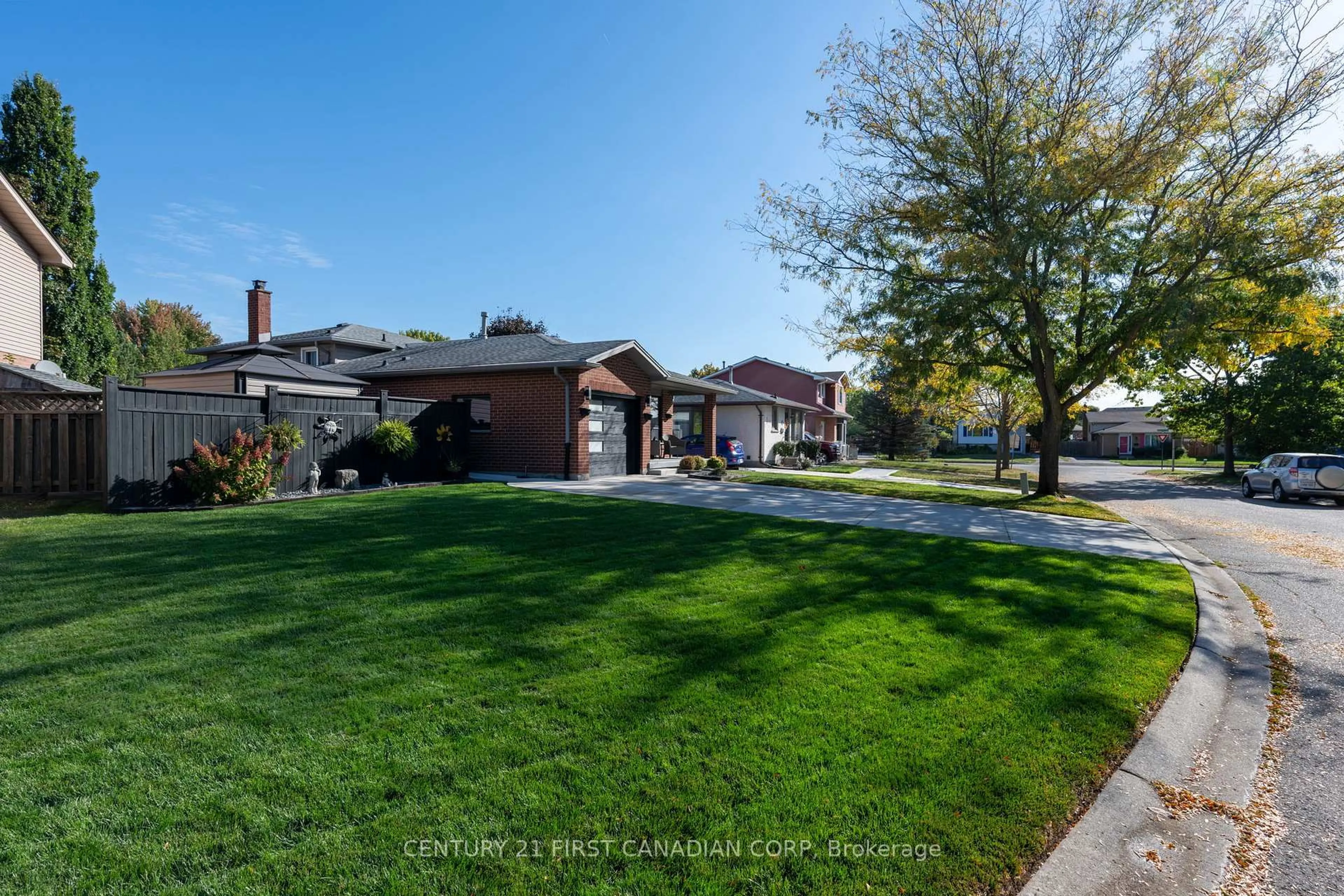 A pic from outside/outdoor area/front of a property/back of a property/a pic from drone, street for 10 Danielle Cres, London East Ontario N5W 5Z1