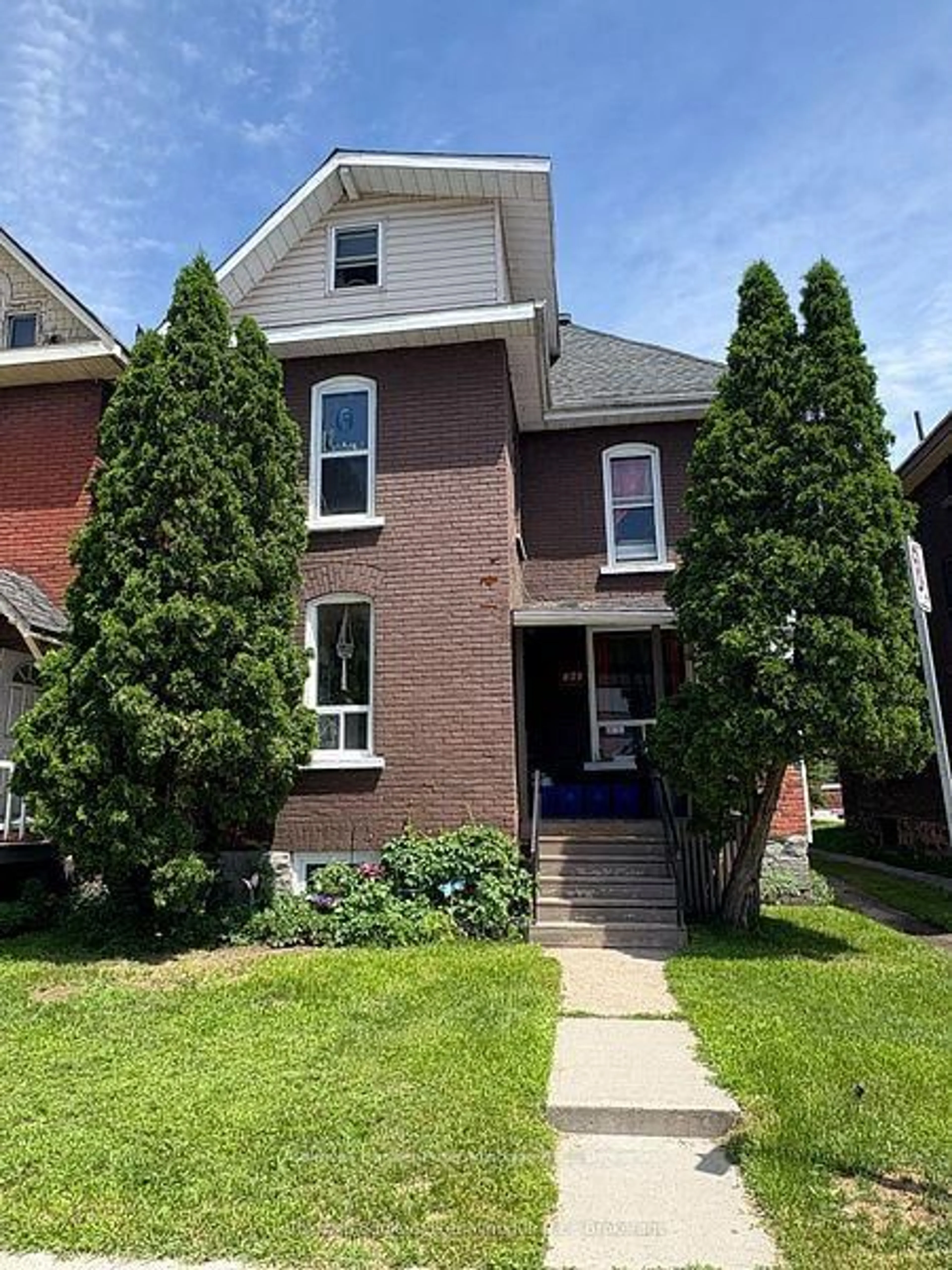 Home with brick exterior material, street for 586 Main St, North Bay Ontario P1B 1B8