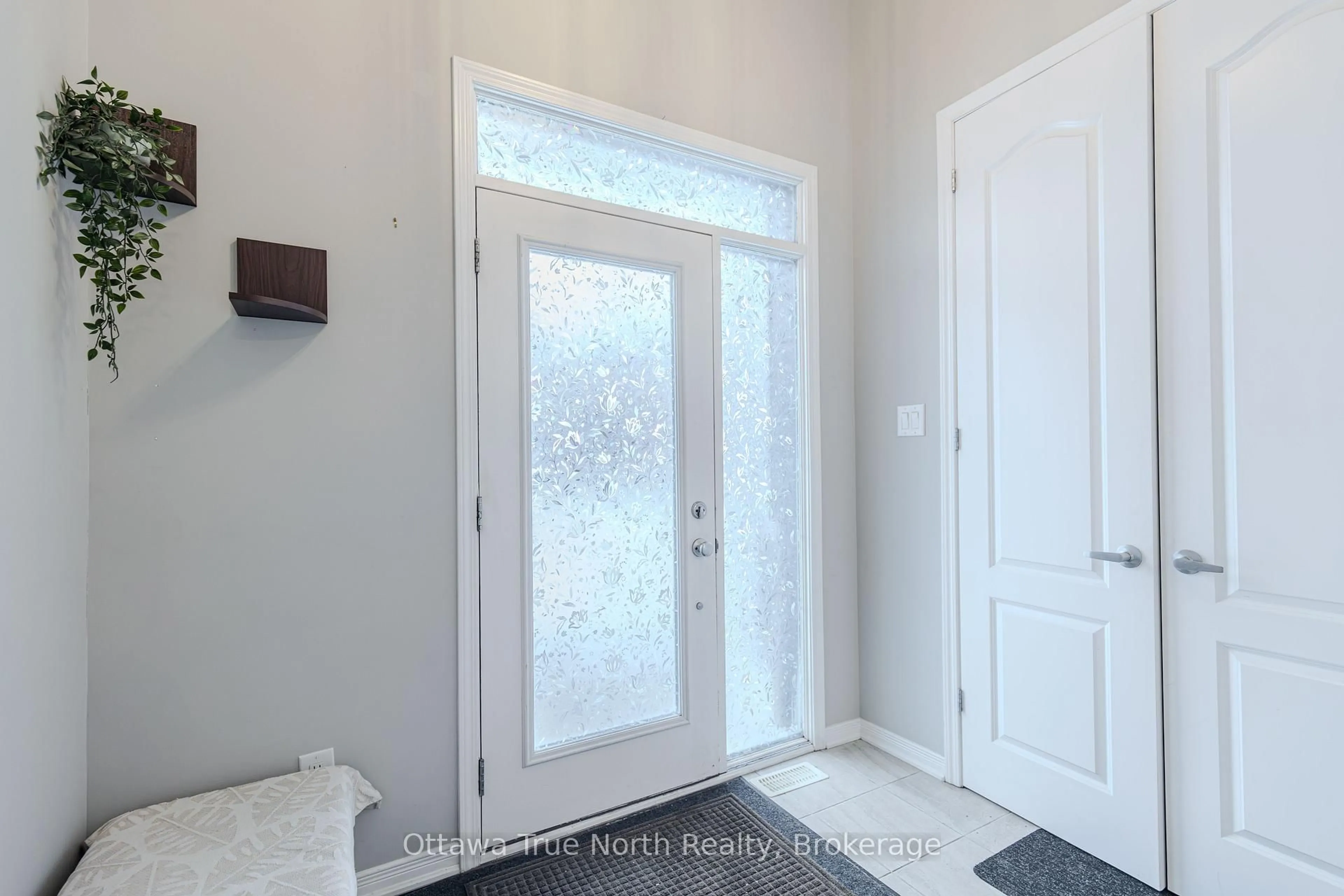 Indoor entryway for 221 Don Brown Private, Ottawa Ontario K2M 0A8
