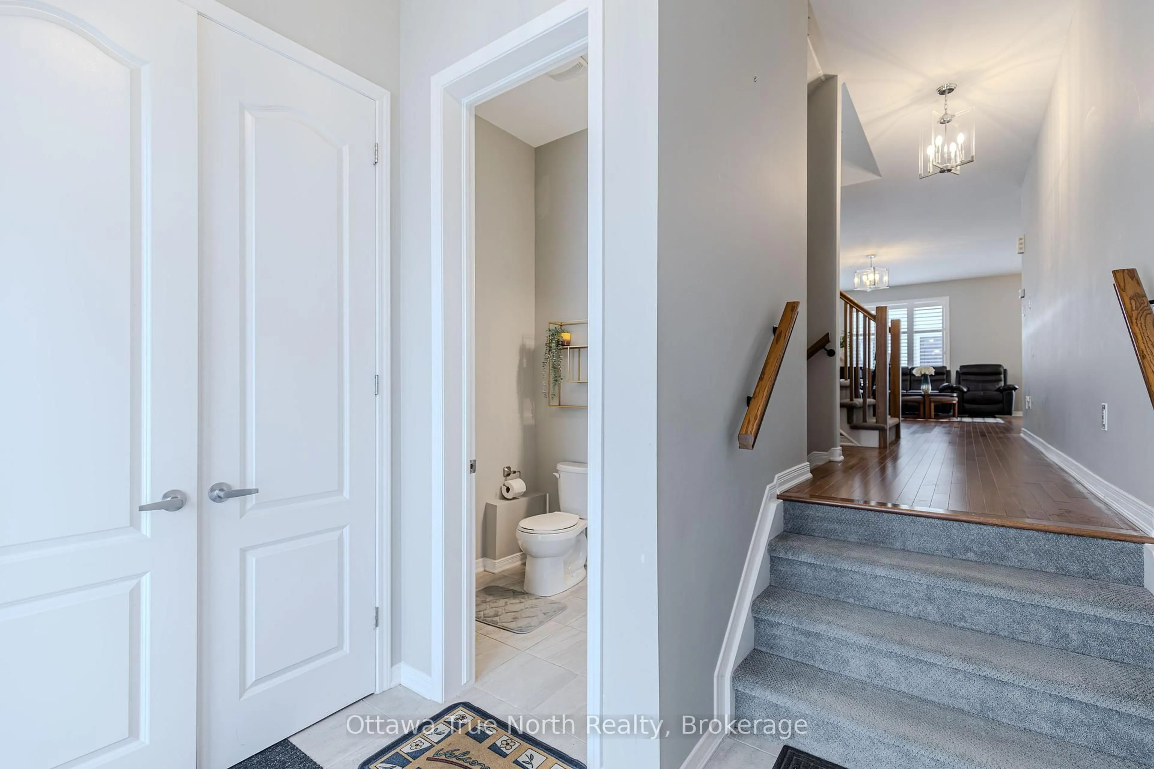 Indoor entryway for 221 Don Brown Private, Ottawa Ontario K2M 0A8