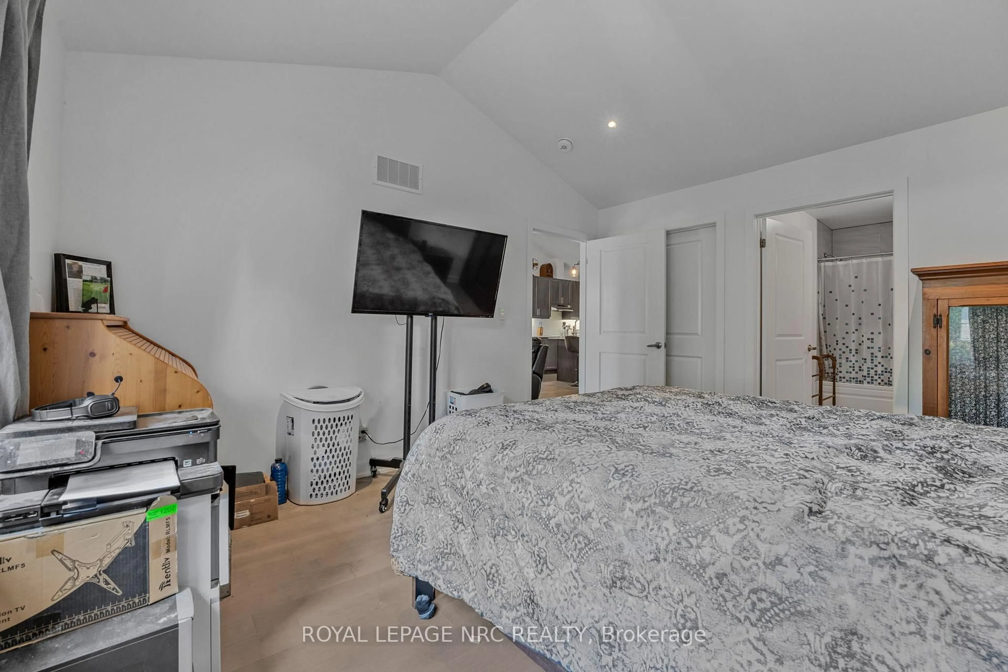 A pic of a room for 3604 Hibbard St, Fort Erie Ontario L0S 1N0