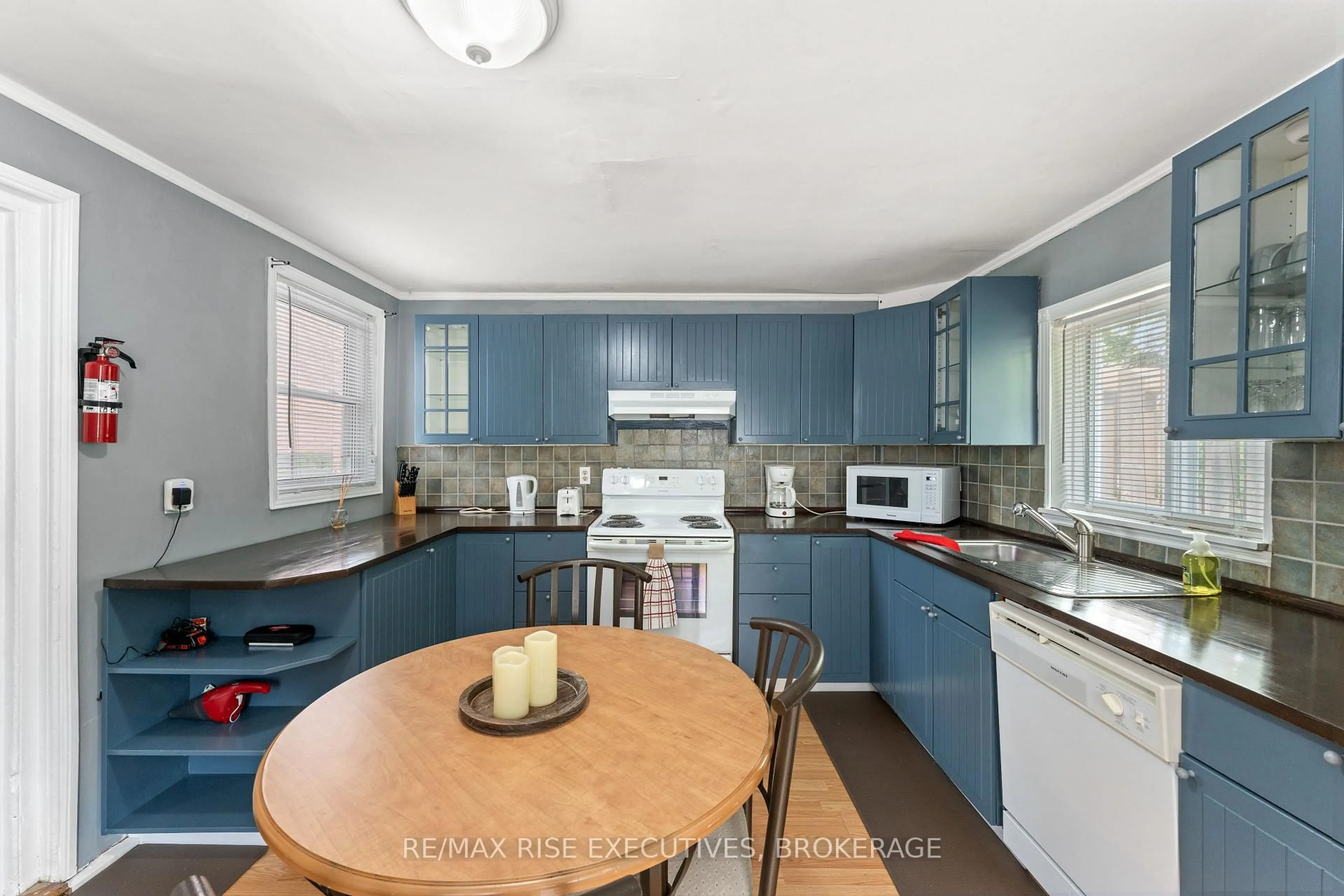 Standard kitchen, unknown for 135 Nelson St, Kingston Ontario K7L 3W9