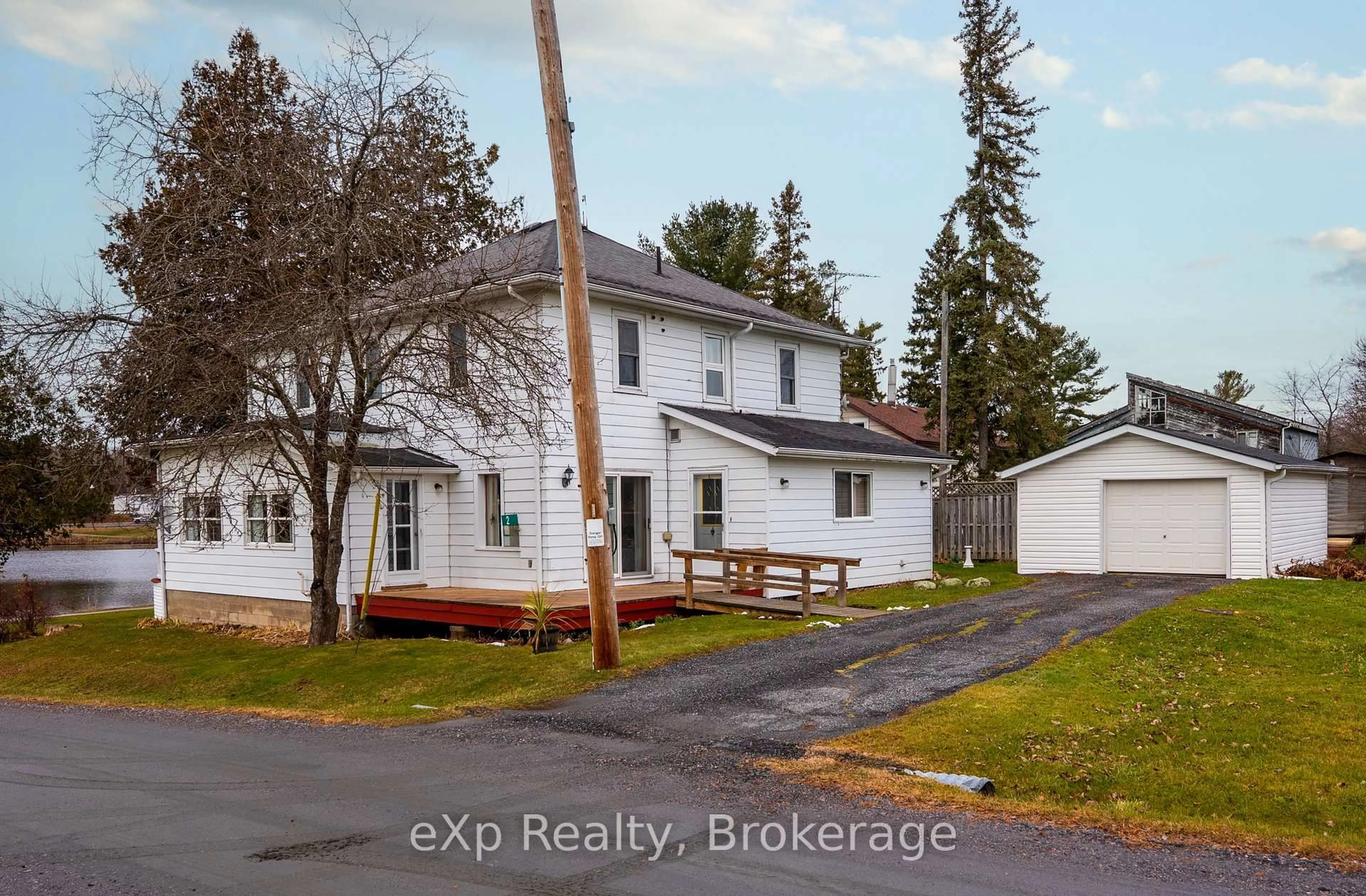 A pic from outside/outdoor area/front of a property/back of a property/a pic from drone, street for 2 Henry St, McKellar Ontario P0G 1C0