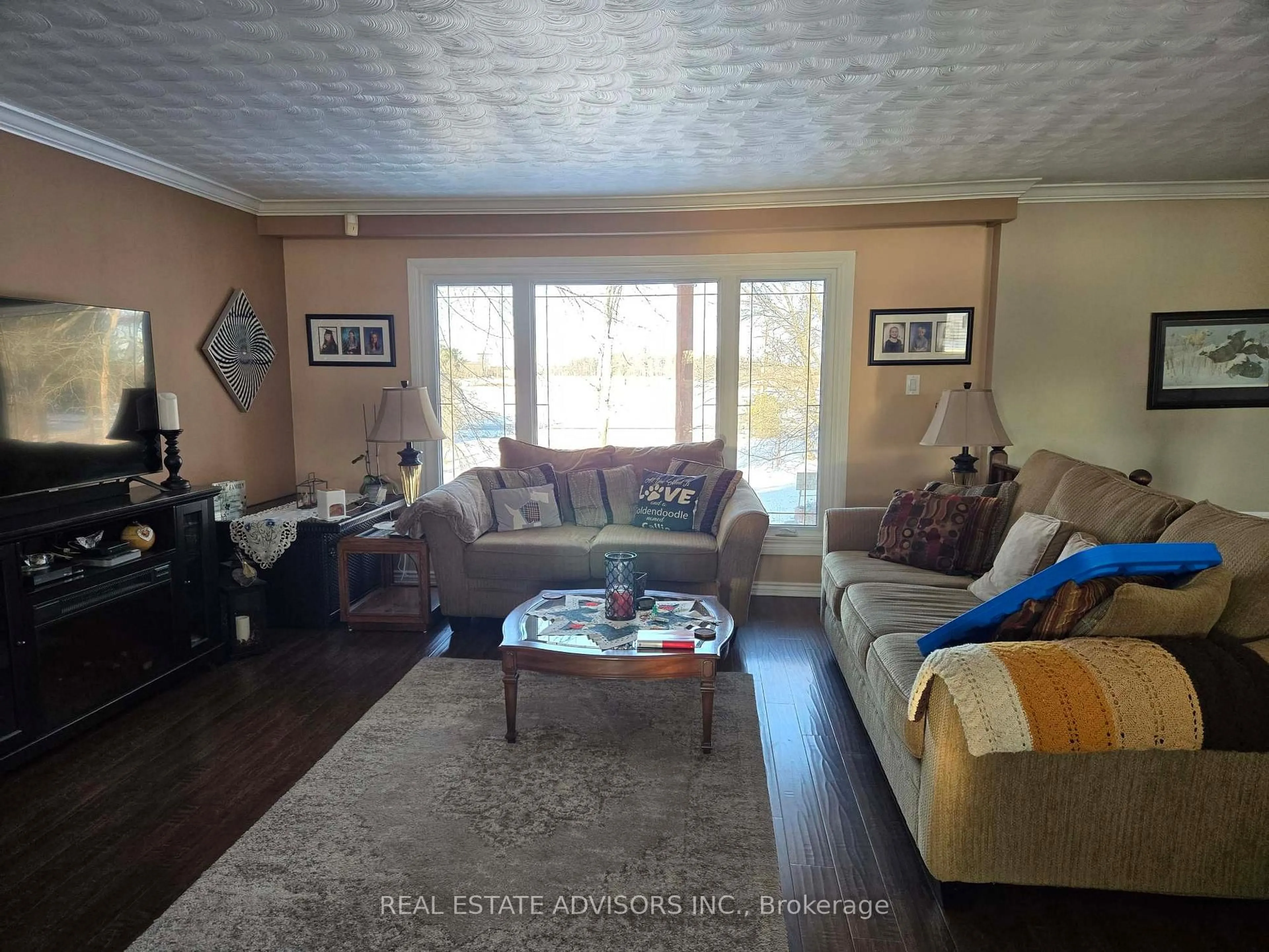 Living room with furniture, wood/laminate floor for 1069 Bird Rd, Haldimand Ontario N1A 2W2