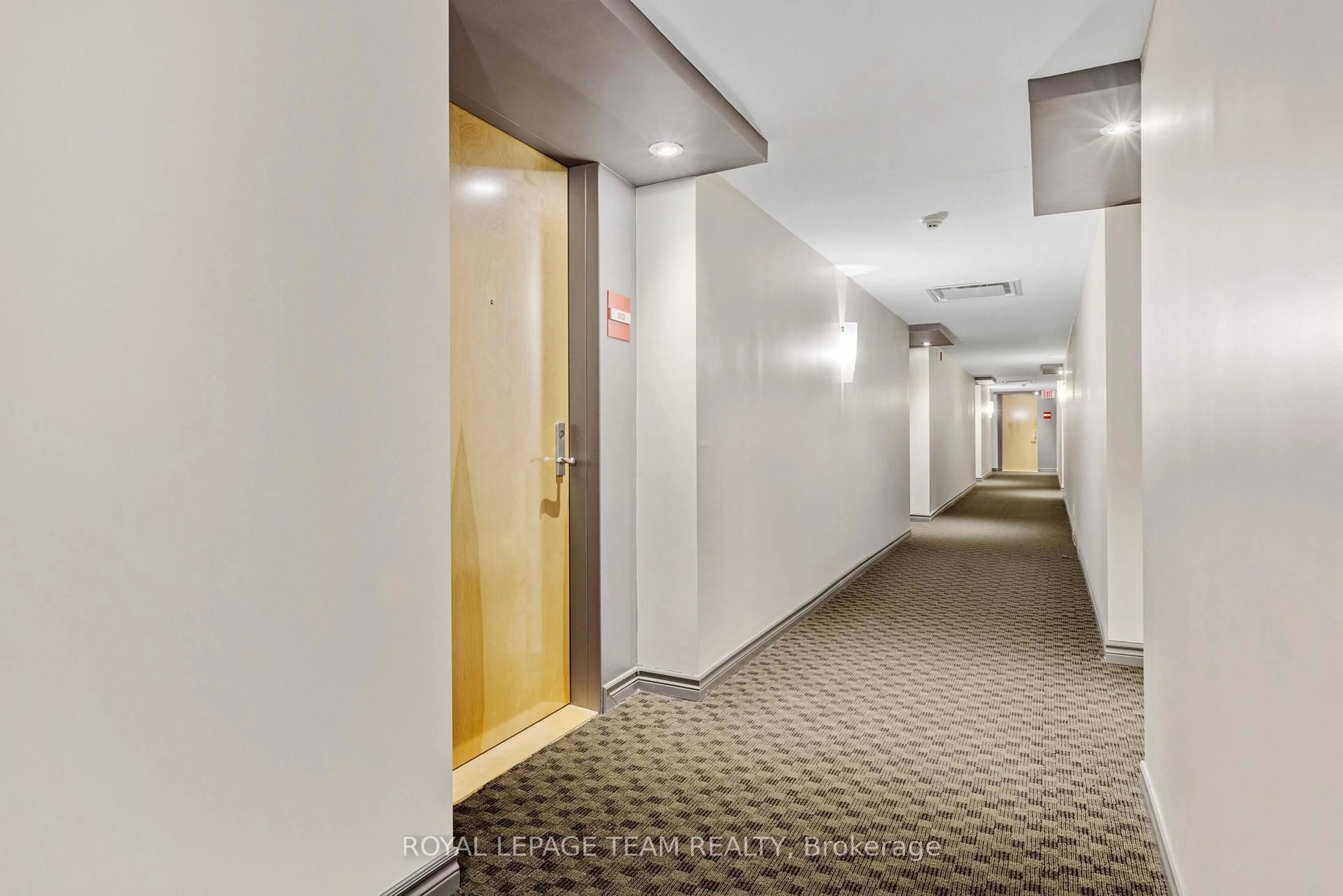 Indoor foyer for 200 Lett St #303, Ottawa Ontario K1R 0A7