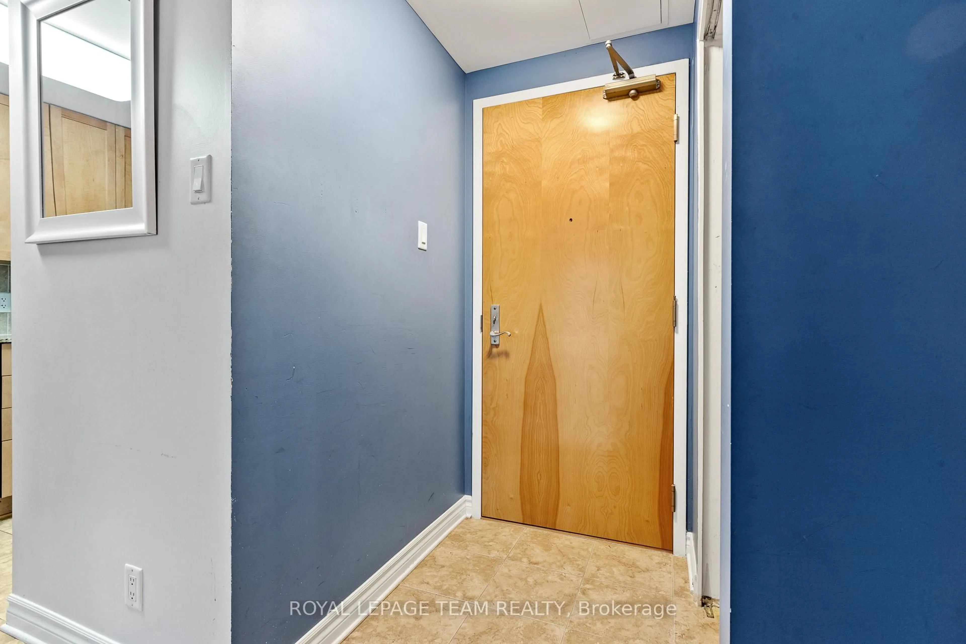 Indoor entryway for 200 Lett St #303, Ottawa Ontario K1R 0A7