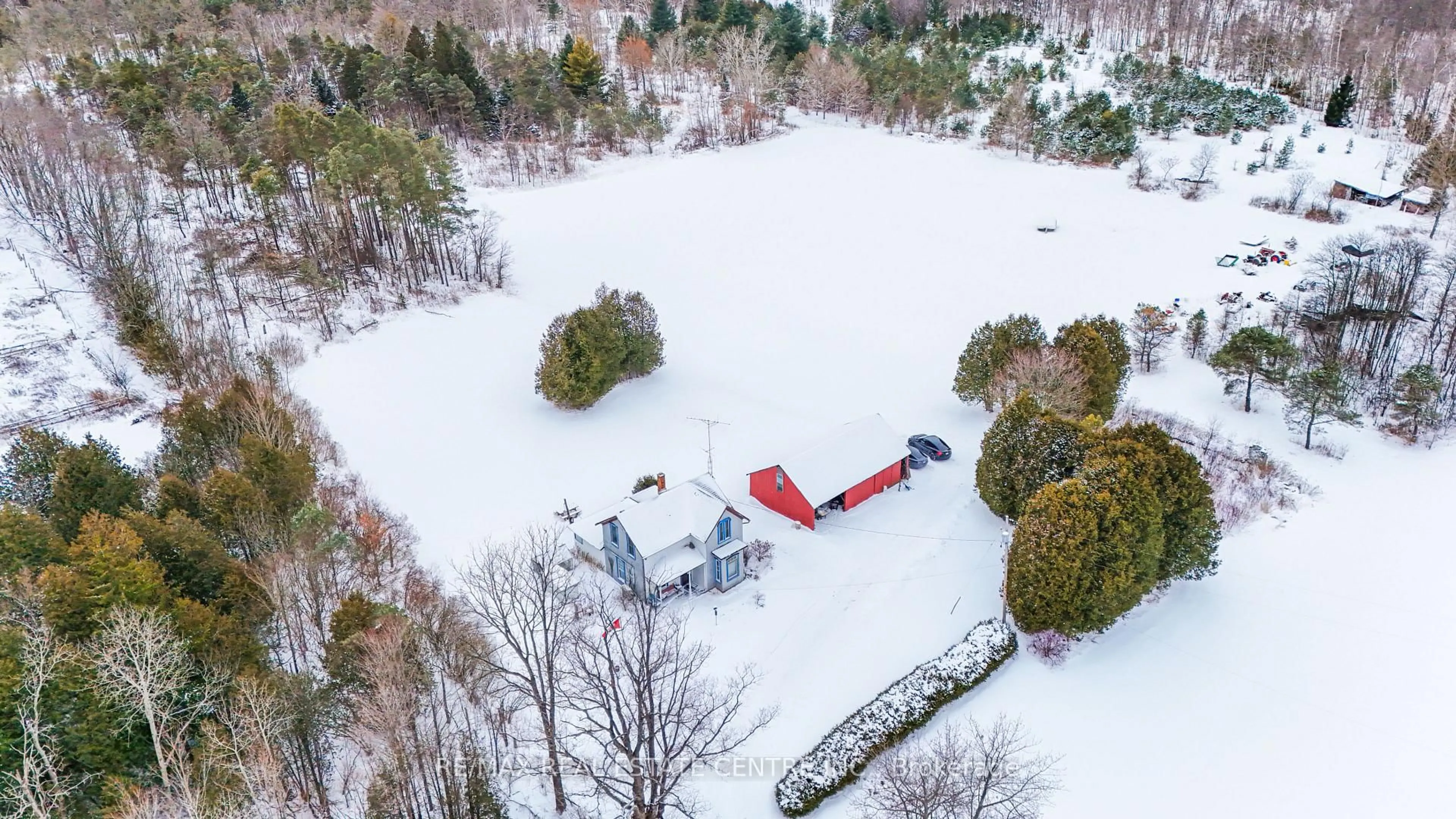 A pic from outside/outdoor area/front of a property/back of a property/a pic from drone, unknown for 962 Concession 10 Rd, Hamilton Ontario N0B 2J0