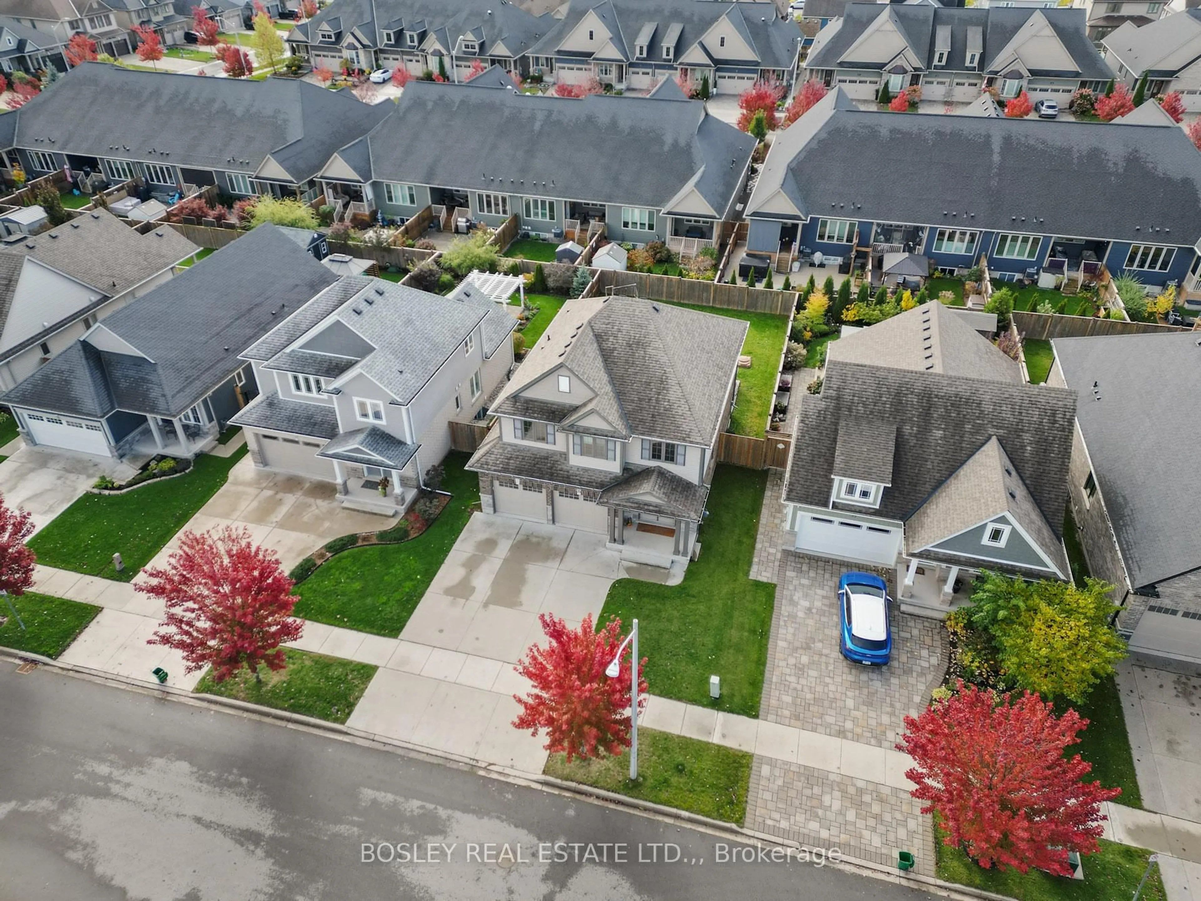 A pic from outside/outdoor area/front of a property/back of a property/a pic from drone, street for 35 McFarland St, Thorold Ontario L2V 0E5