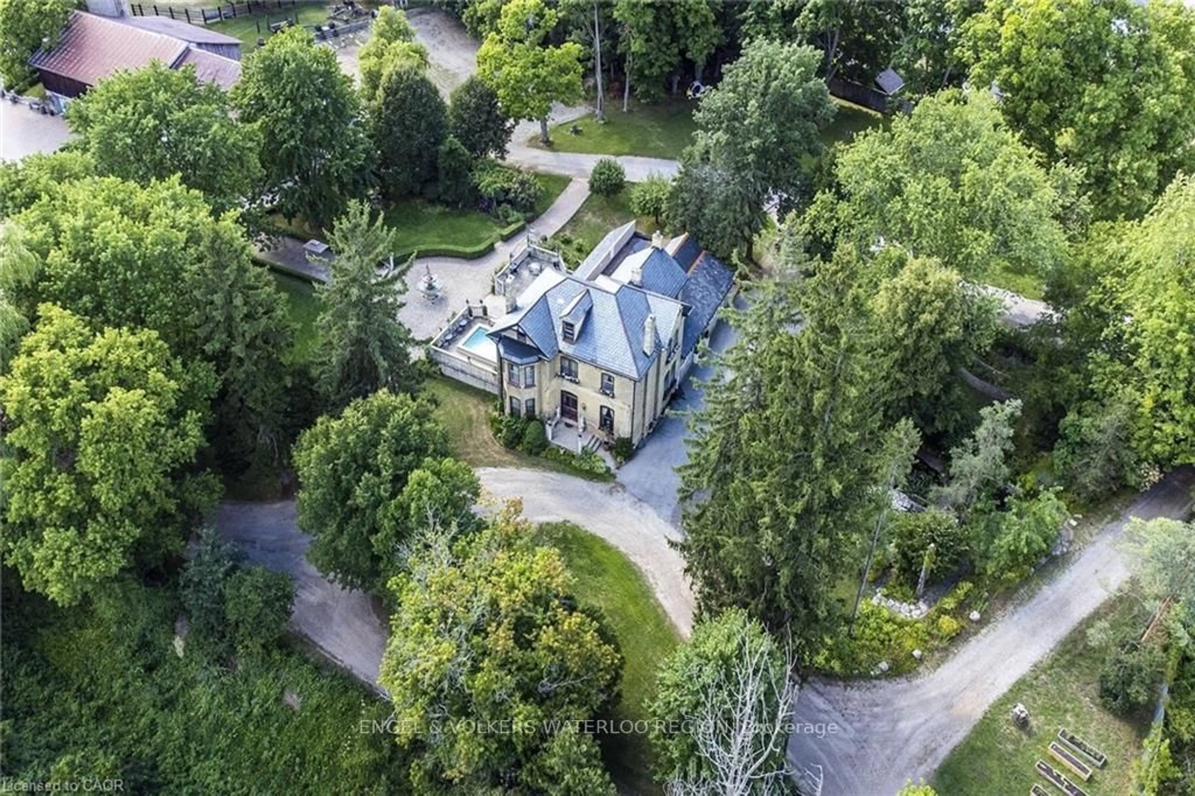 A pic from outside/outdoor area/front of a property/back of a property/a pic from drone, street for 180 Nith River Way #B, North Dumfries Ontario N0B 1E0