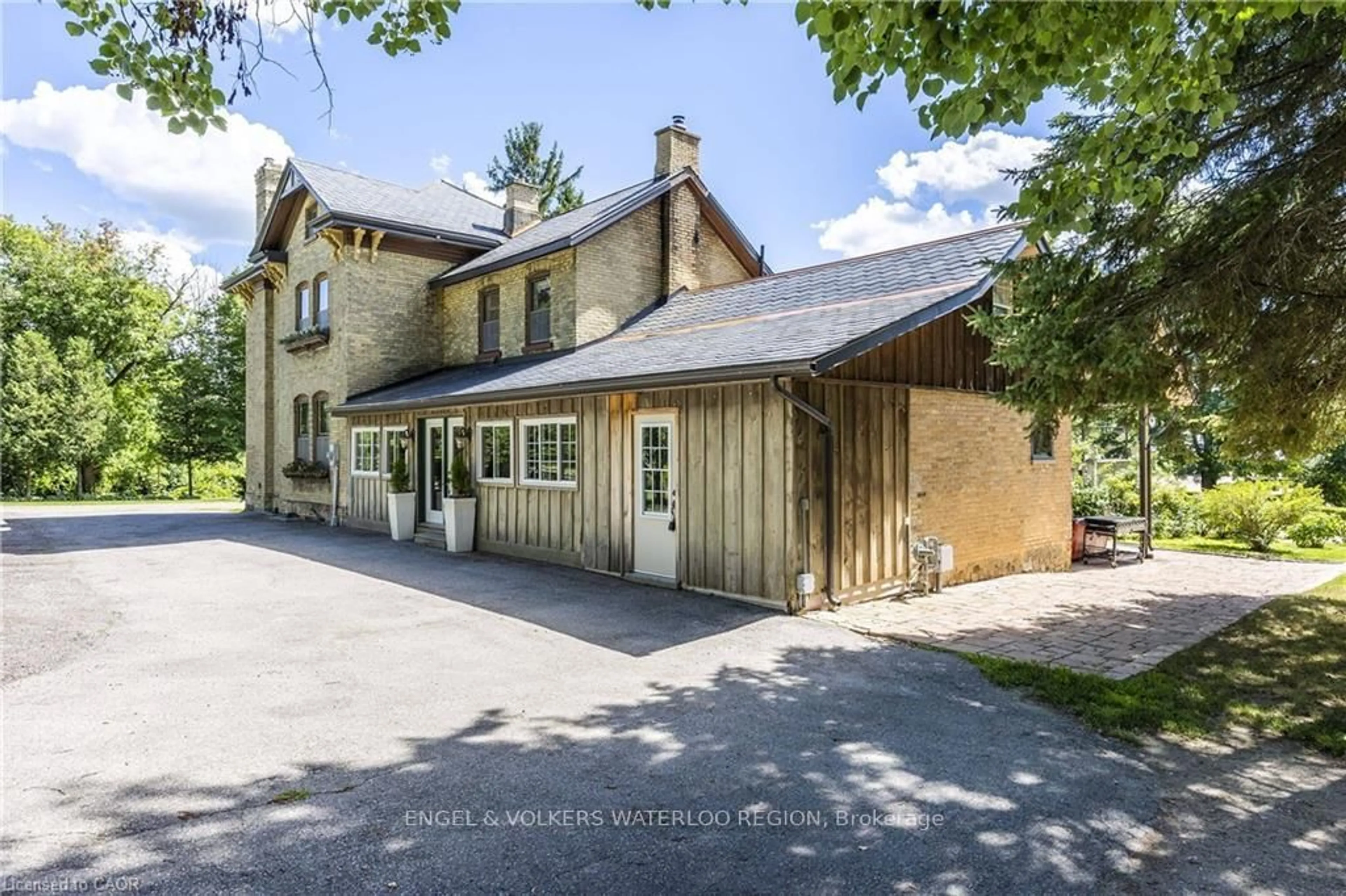 A pic from outside/outdoor area/front of a property/back of a property/a pic from drone, street for 180 Nith River Way #B, North Dumfries Ontario N0B 1E0