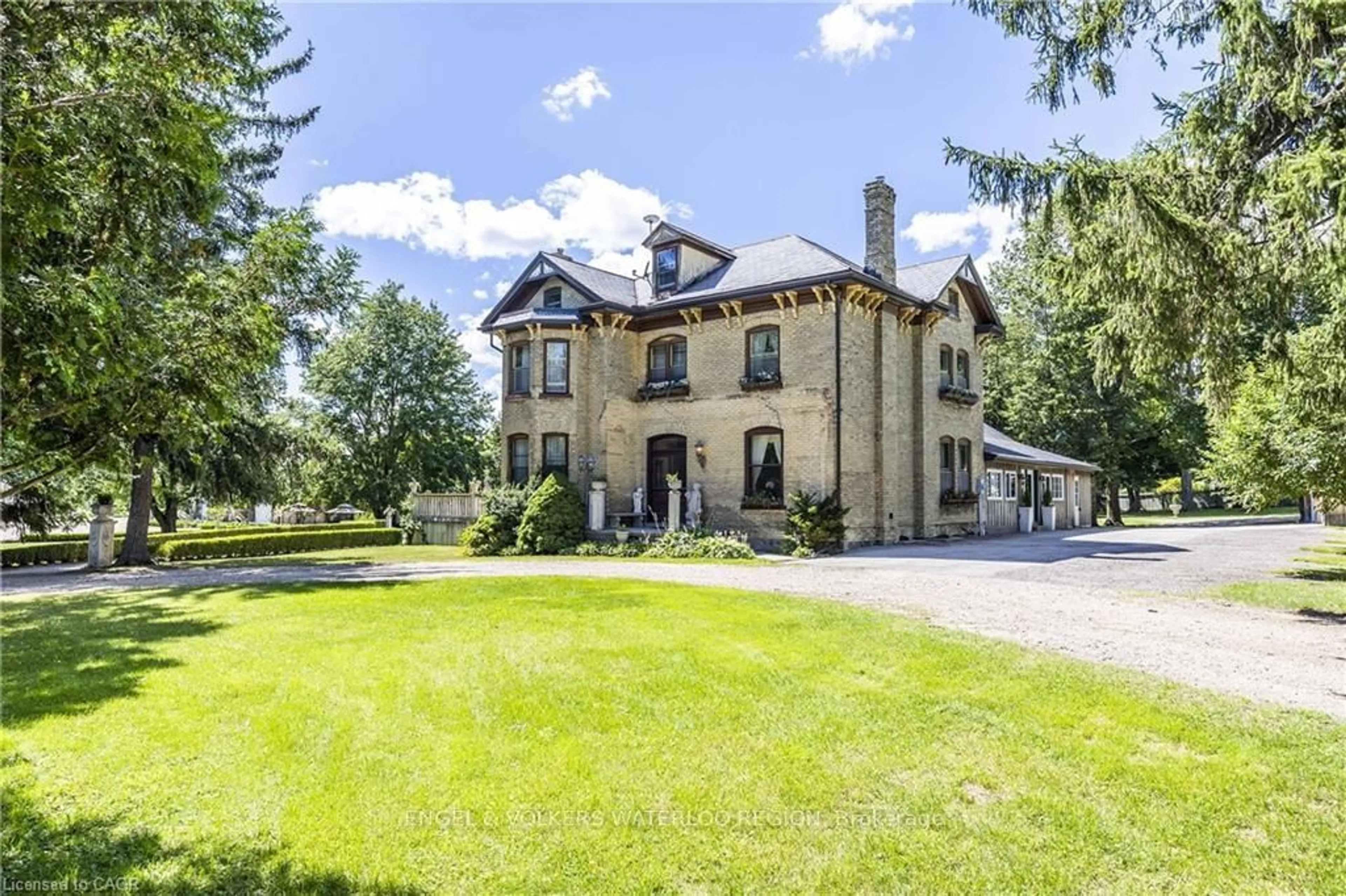 A pic from outside/outdoor area/front of a property/back of a property/a pic from drone, building for 180 Nith River Way #B, North Dumfries Ontario N0B 1E0