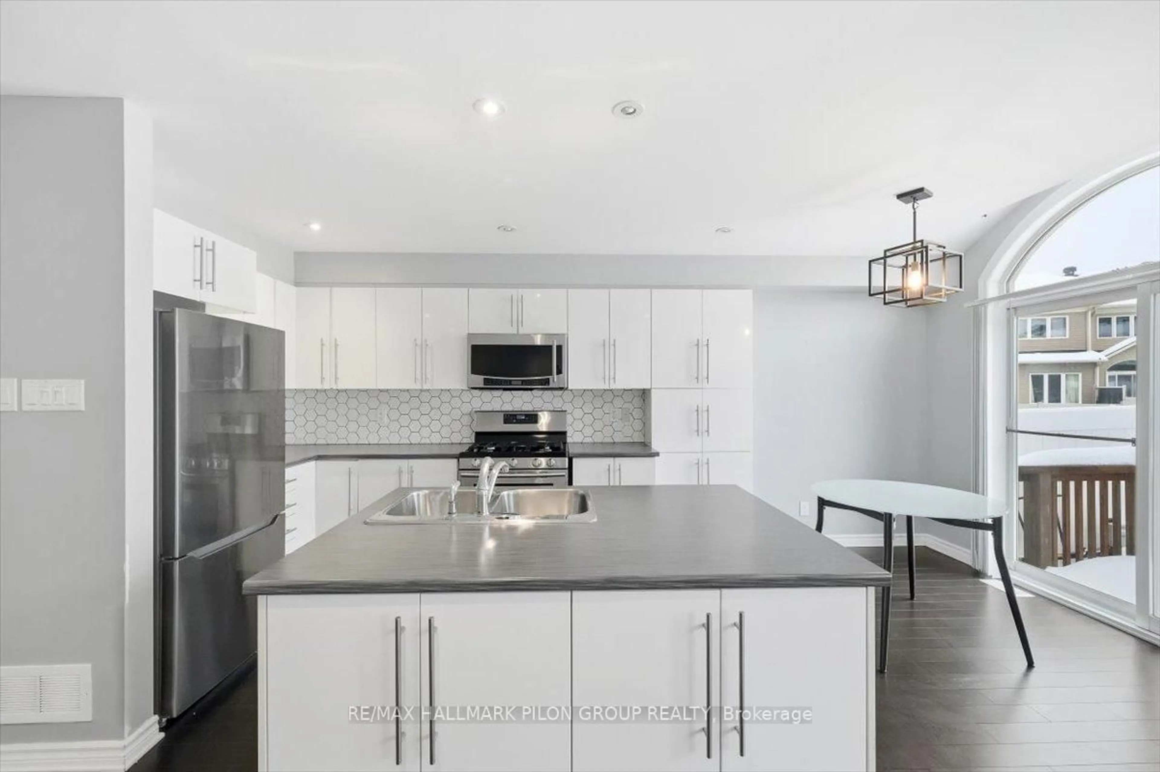 Open concept kitchen, ceramic/tile floor for 748 Morningstar Way, Ottawa Ontario K1W 0G6