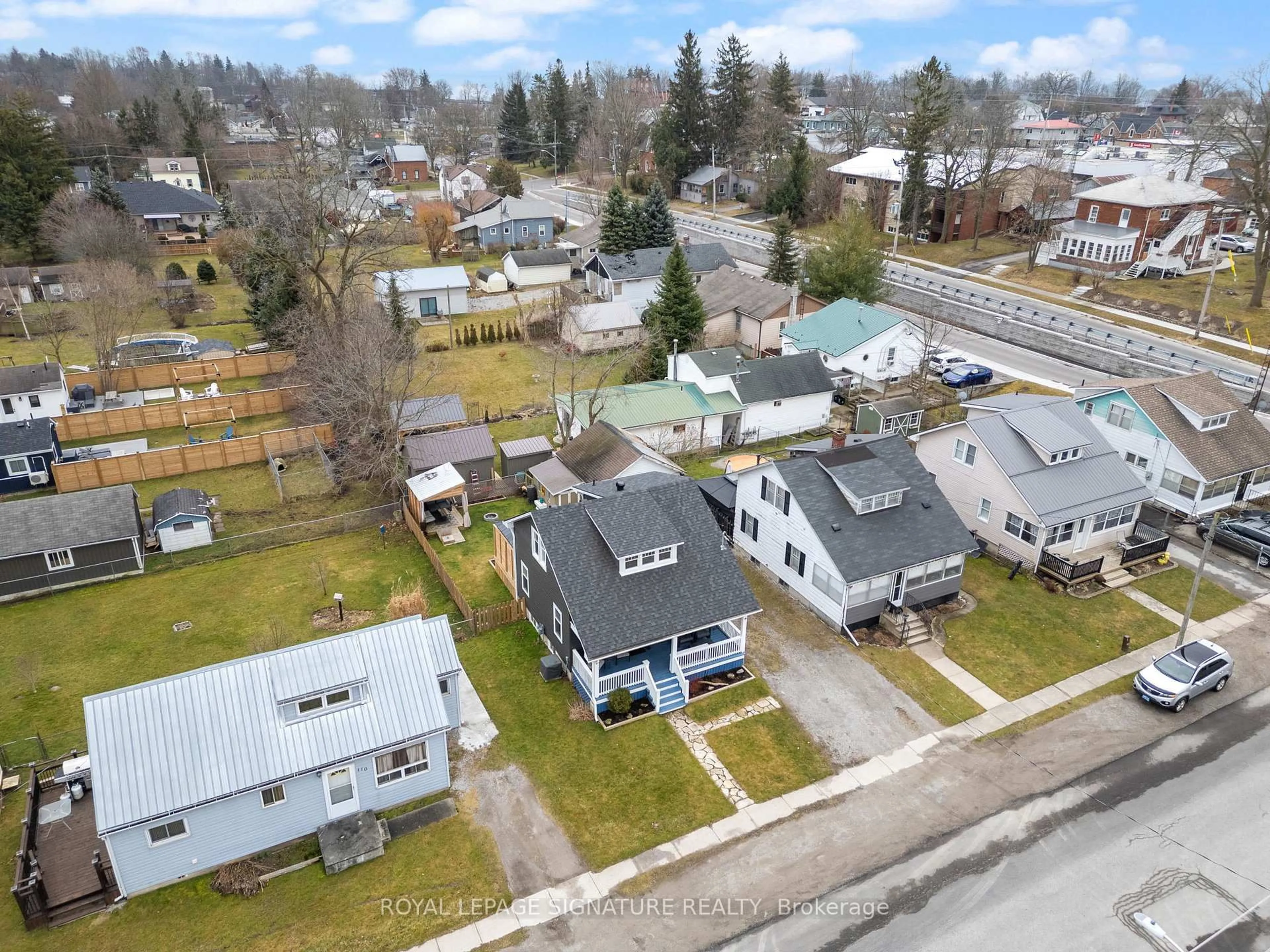 A pic from outside/outdoor area/front of a property/back of a property/a pic from drone, street for 108 Nelson St, Norfolk Ontario N0A 1N0