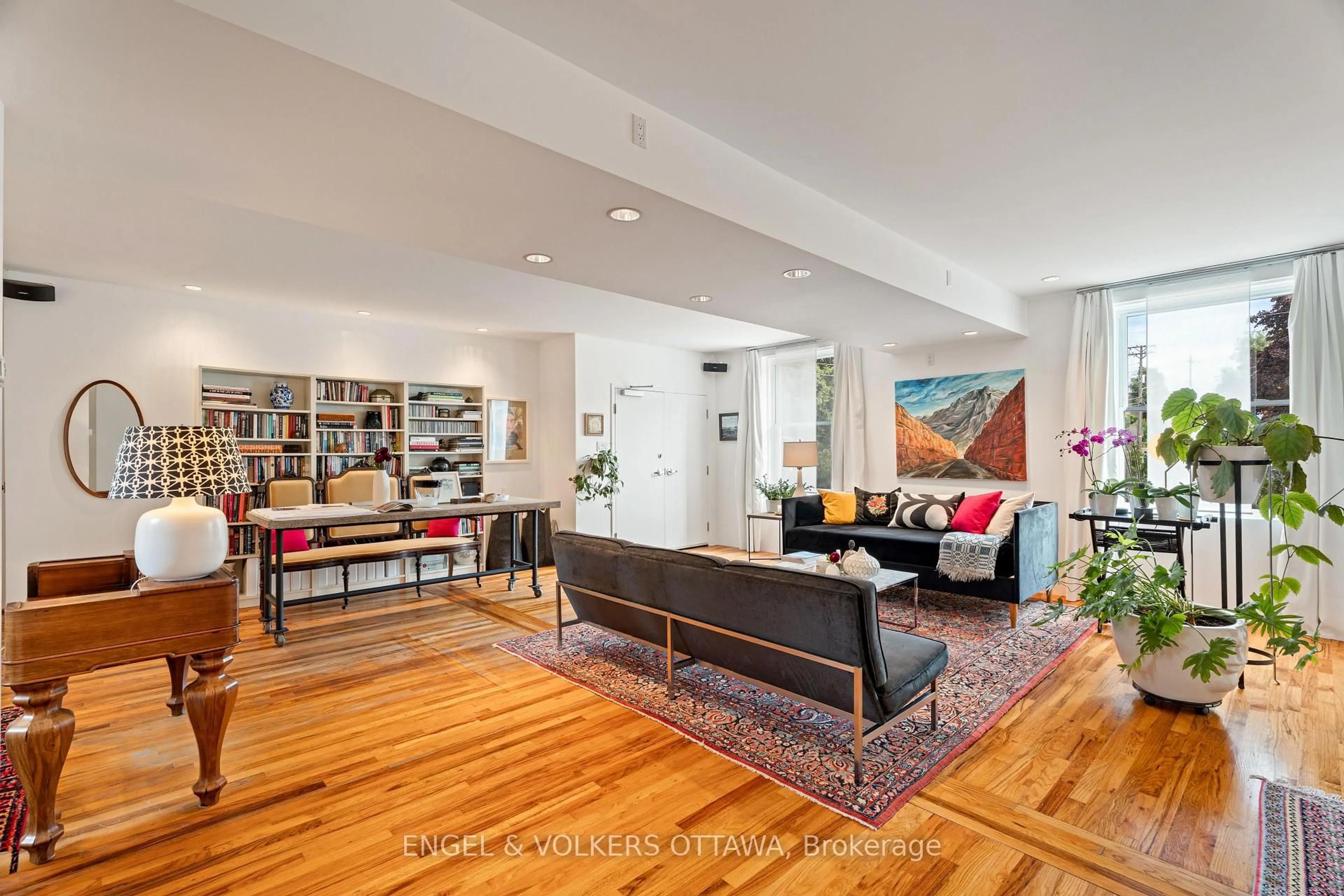 Living room with furniture, unknown for 378-380 BOOTH St, Ottawa Ontario K1R 7K6