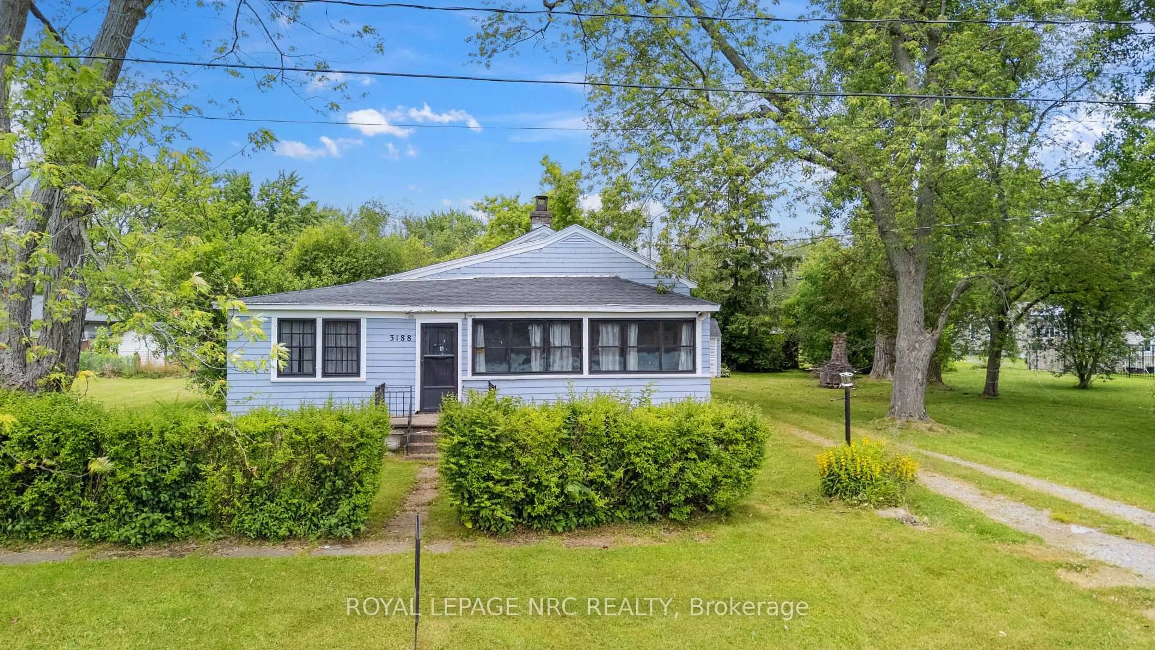 A pic from outside/outdoor area/front of a property/back of a property/a pic from drone, water/lake/river/ocean view for 3188 Young Ave, Fort Erie Ontario L0S 1N0