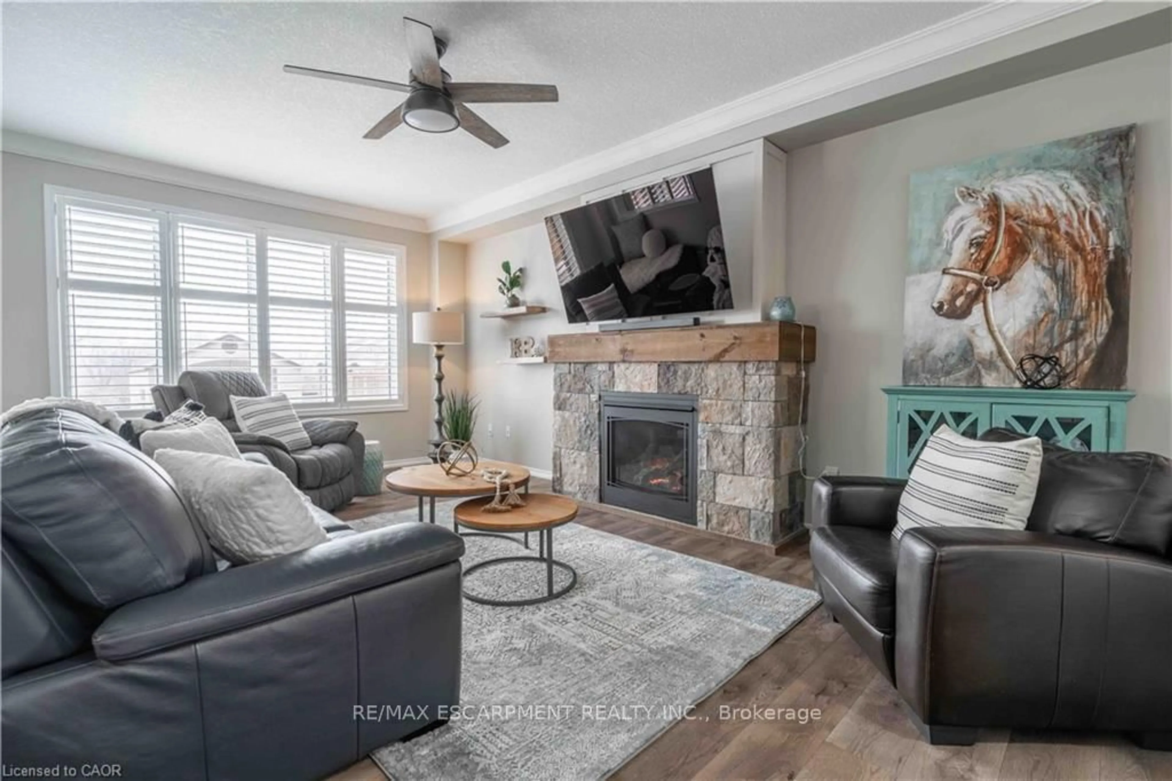 Living room with furniture, unknown for 115 Larry Cres, Haldimand Ontario N3W 0B2