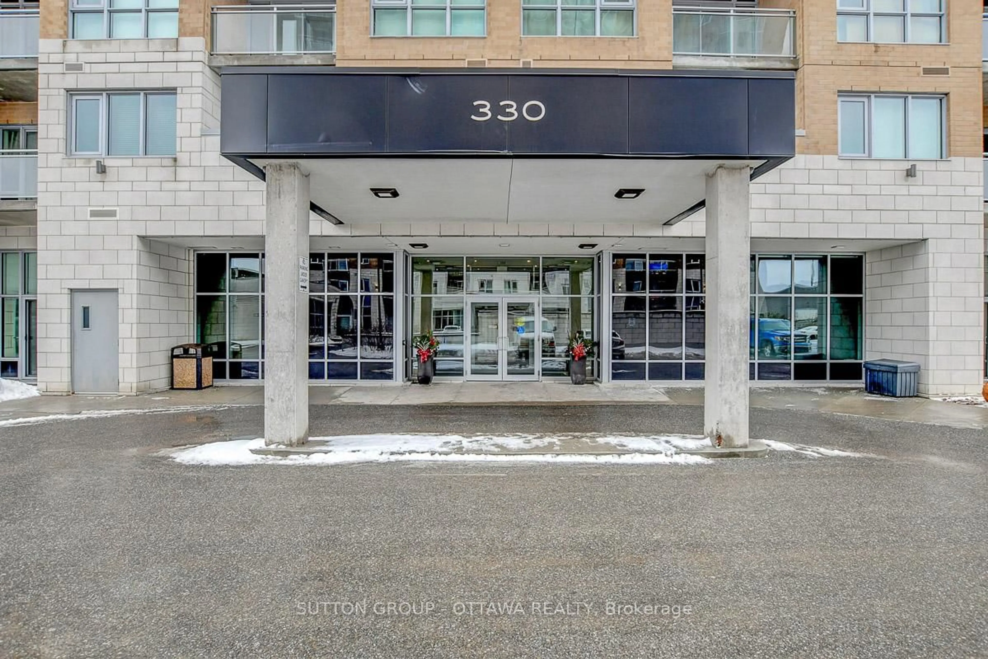 Indoor foyer for 330 Titan Private #903, Ottawa Ontario K2G 1G3