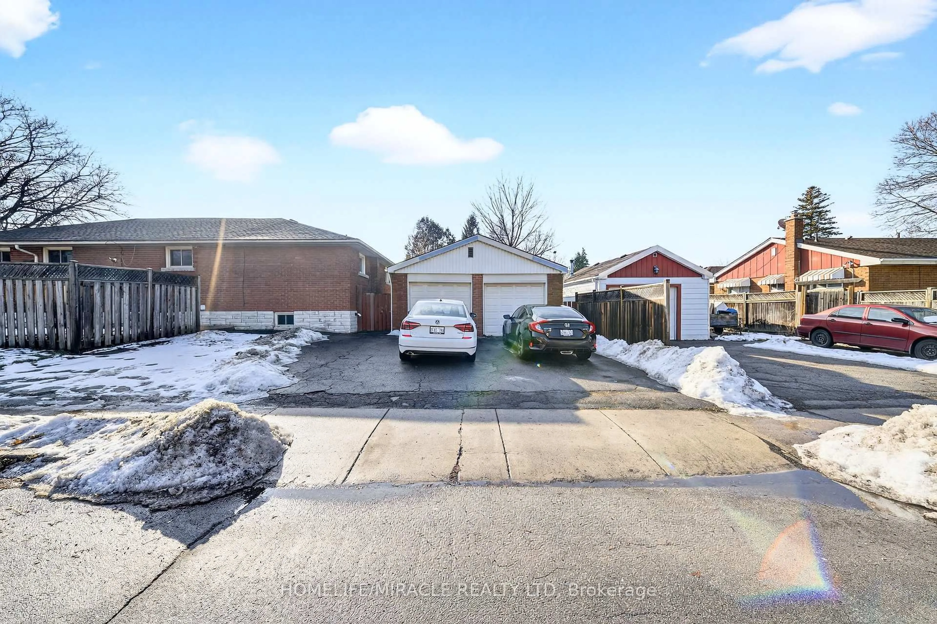 A pic from outside/outdoor area/front of a property/back of a property/a pic from drone, street for 100 West 3rd St, Hamilton Ontario L9C 3K5