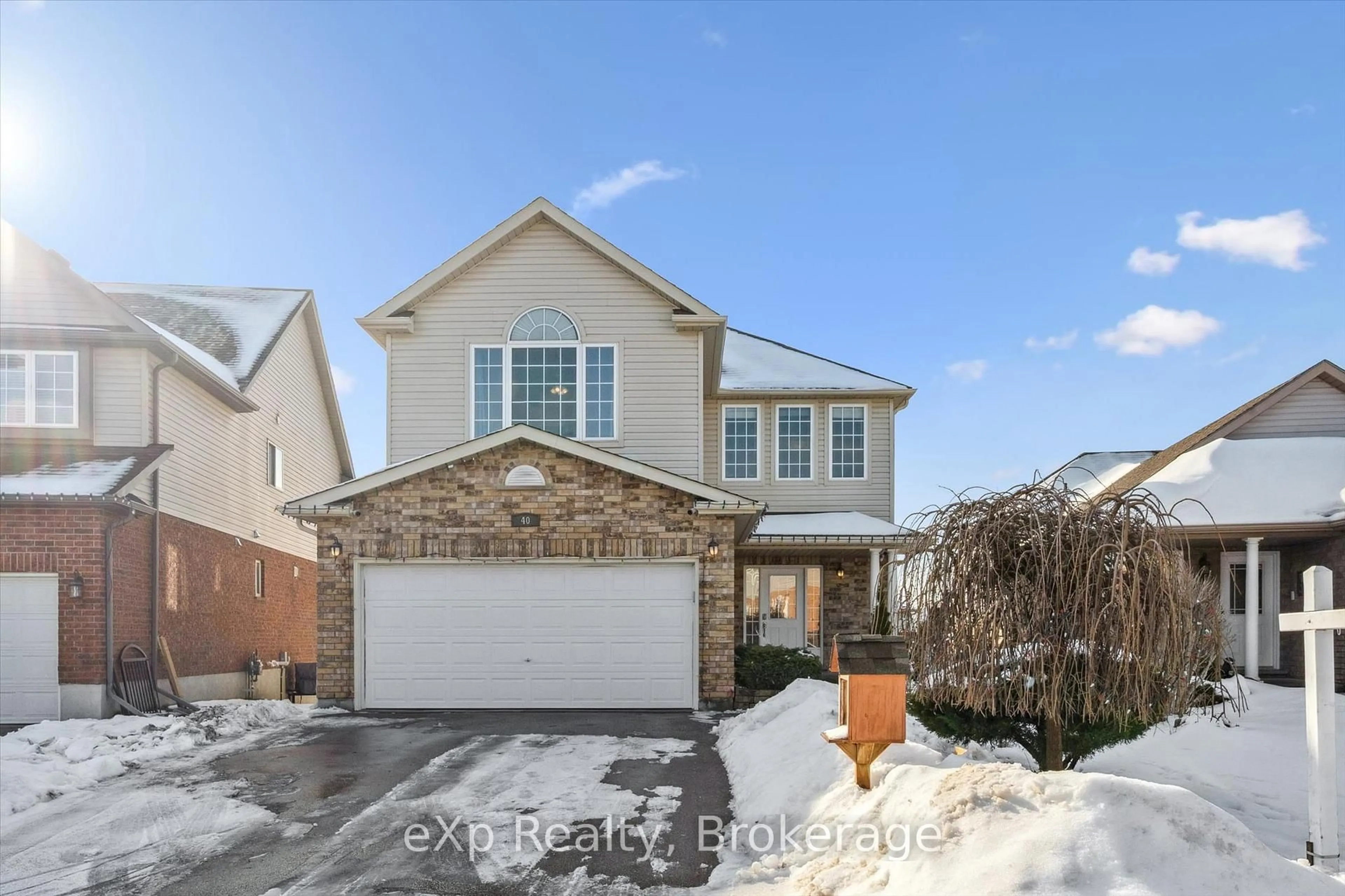 A pic from outside/outdoor area/front of a property/back of a property/a pic from drone, street for 40 Hebert St, Guelph Ontario N1E 0B7