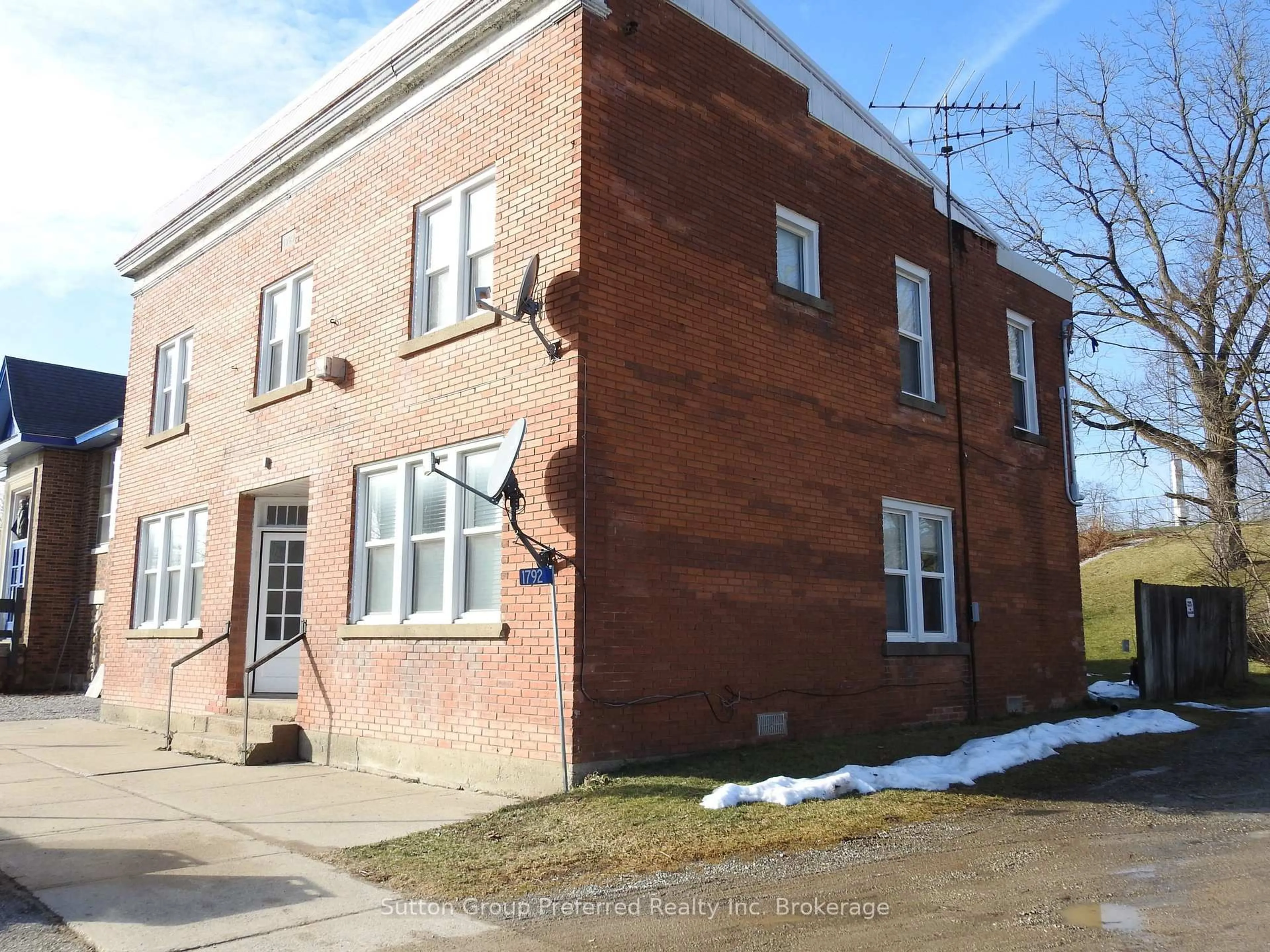 Home with brick exterior material, building for 1792 Longwoods Rd, Southwest Middlesex Ontario N0L 2N9