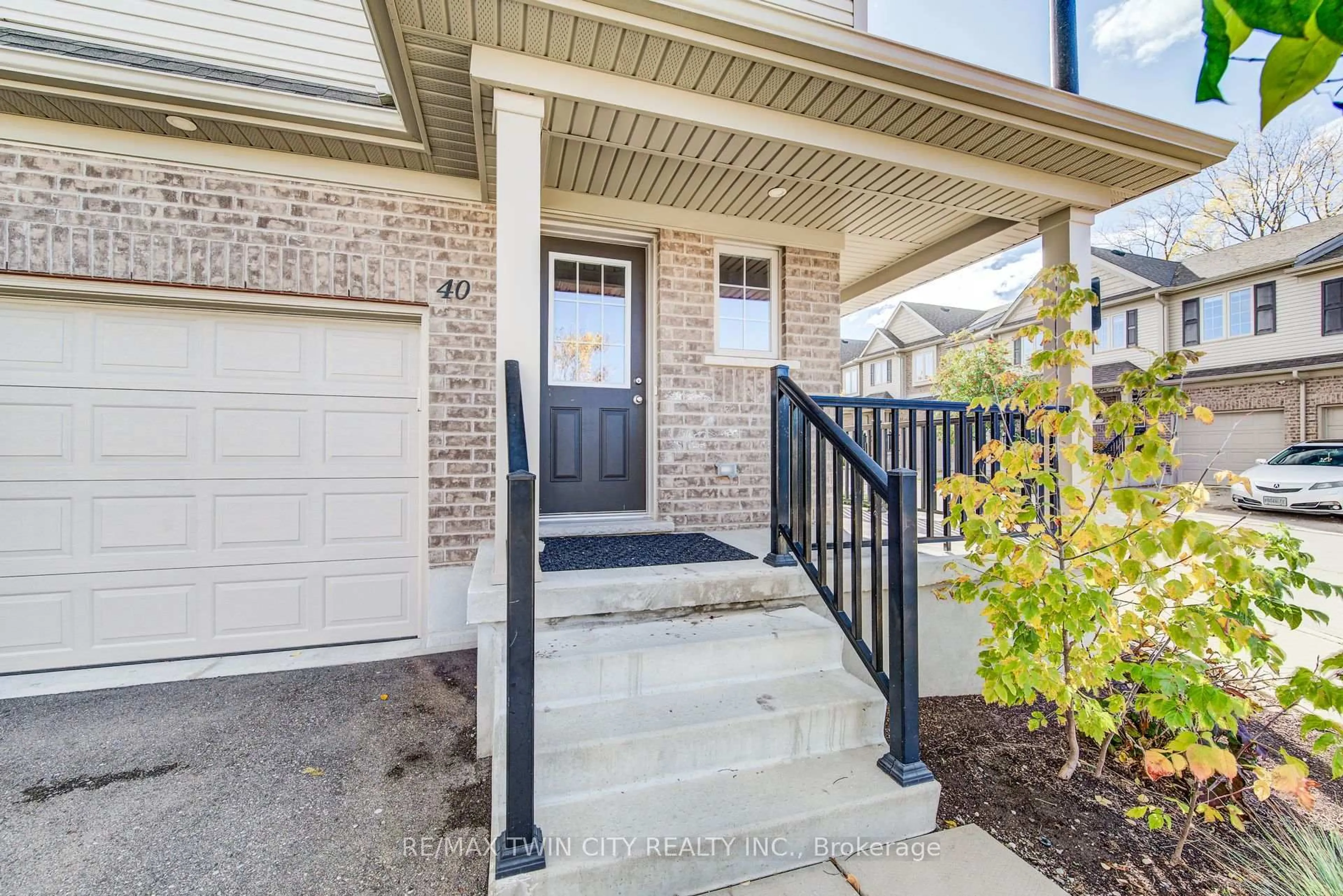 Unknown for 50 Pinnacle Dr #40, Kitchener Ontario N2P 1C5