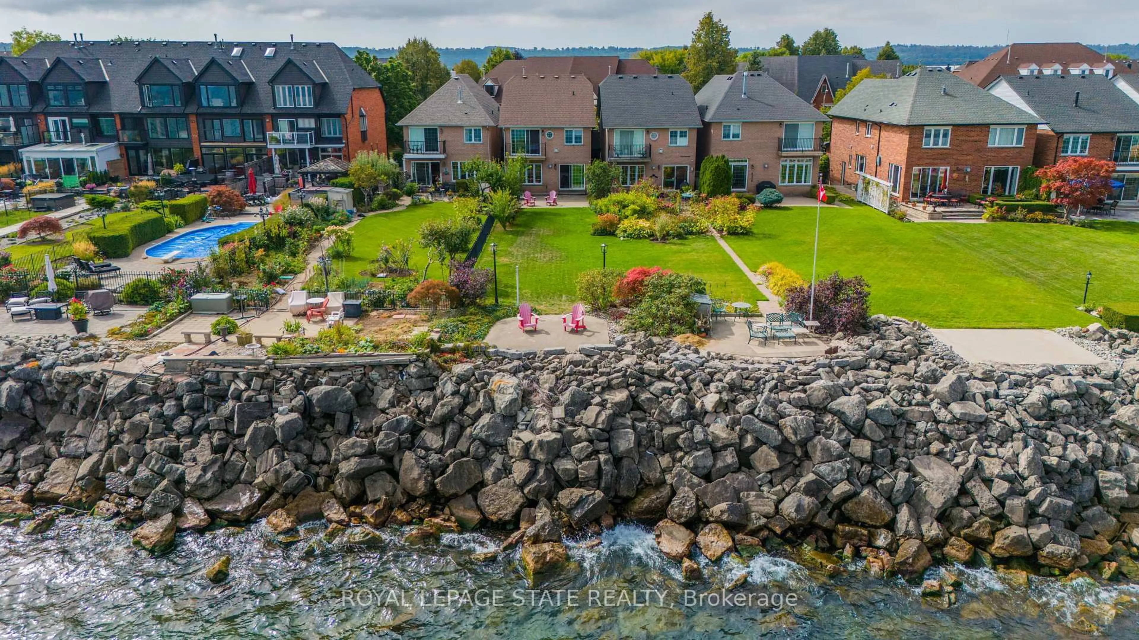 A pic from outside/outdoor area/front of a property/back of a property/a pic from drone, water/lake/river/ocean view for 55 Edgewater Dr, Hamilton Ontario L8E 4Z2