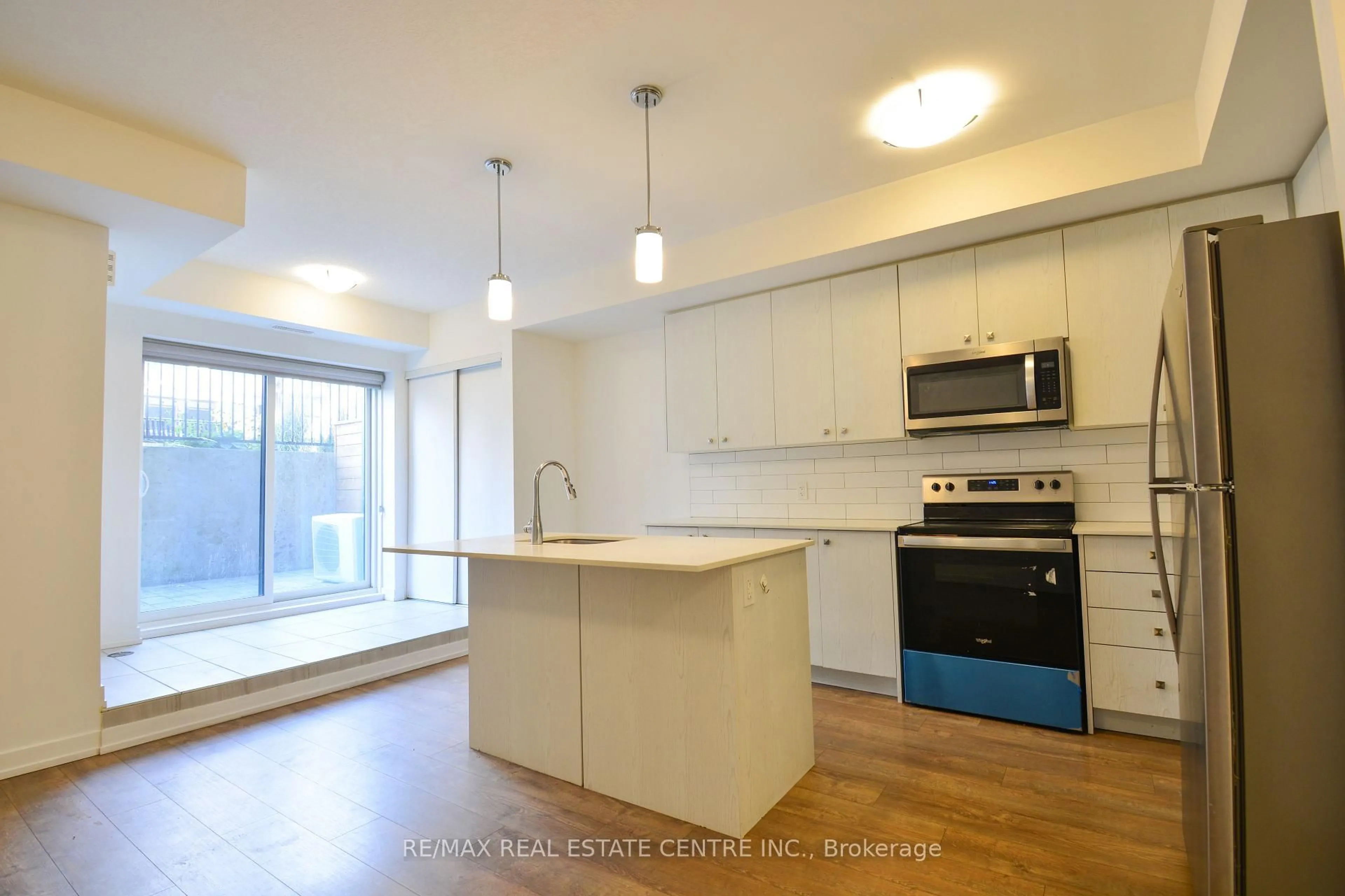 Open concept kitchen, unknown for 10 Palace St #D1, Kitchener Ontario N2E 0J3