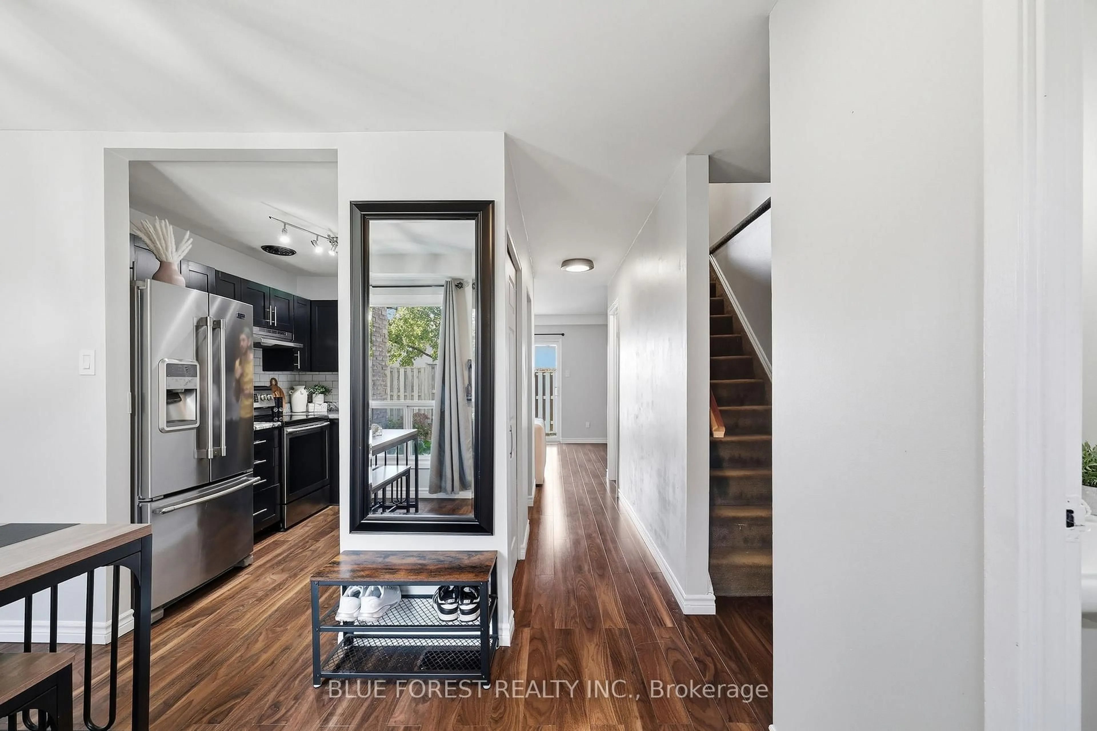 Indoor entryway for 821 Southdale Rd #16, London South Ontario N6E 1V7