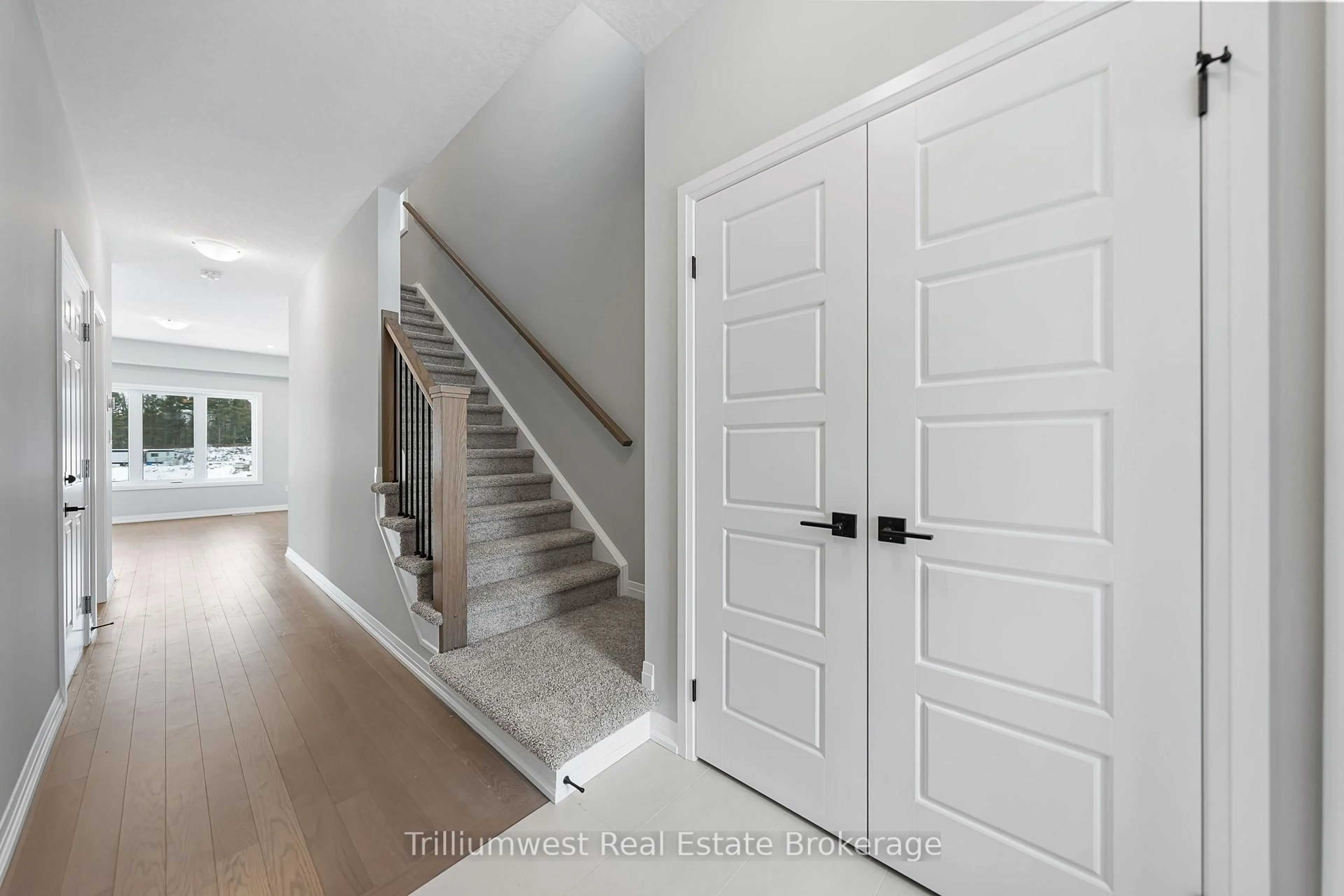 Indoor entryway for 94 Imrie Rd, Centre Wellington Ontario N0B 1S0