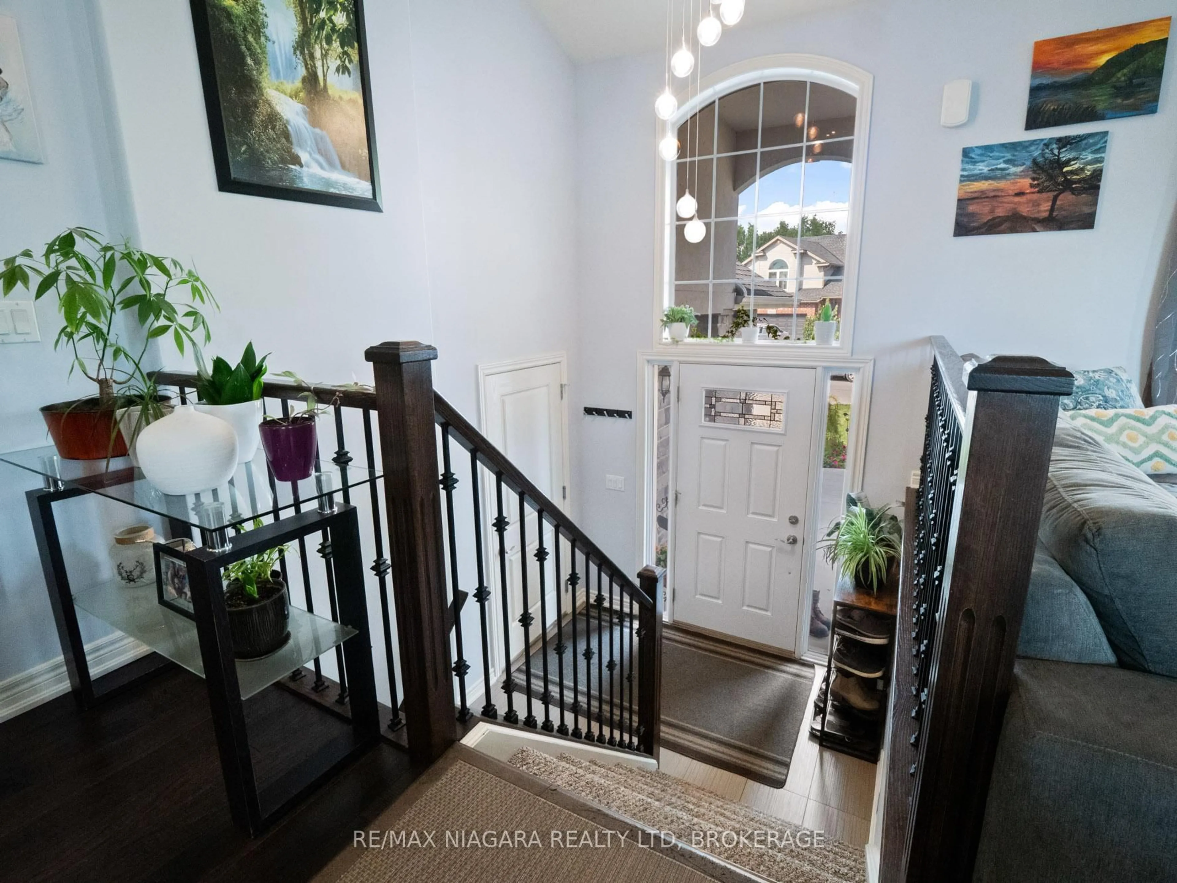 Indoor entryway for 3597 Carver St, Fort Erie Ontario L0S 1S0