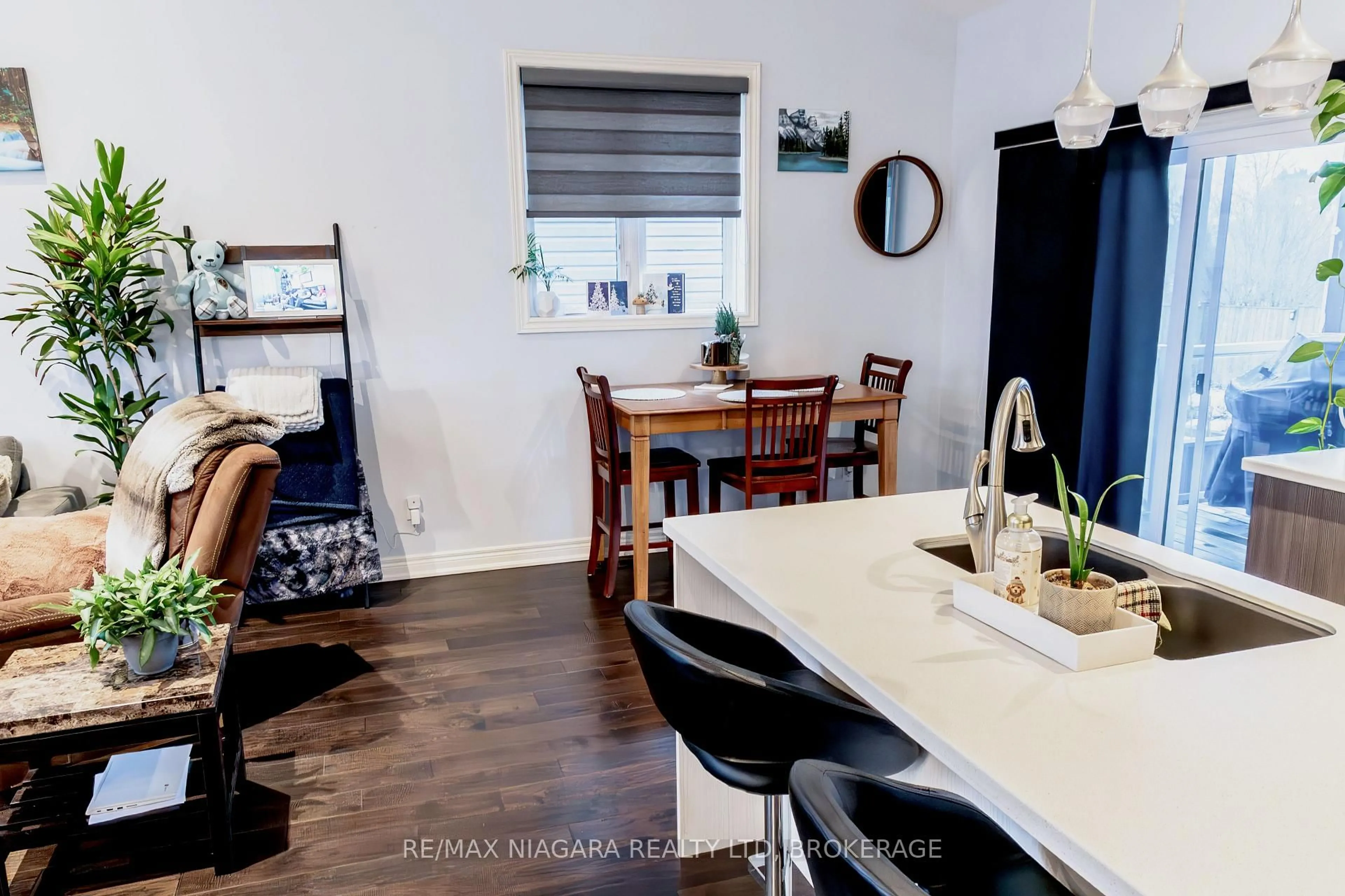 Open concept kitchen, unknown for 3597 Carver St, Fort Erie Ontario L0S 1S0