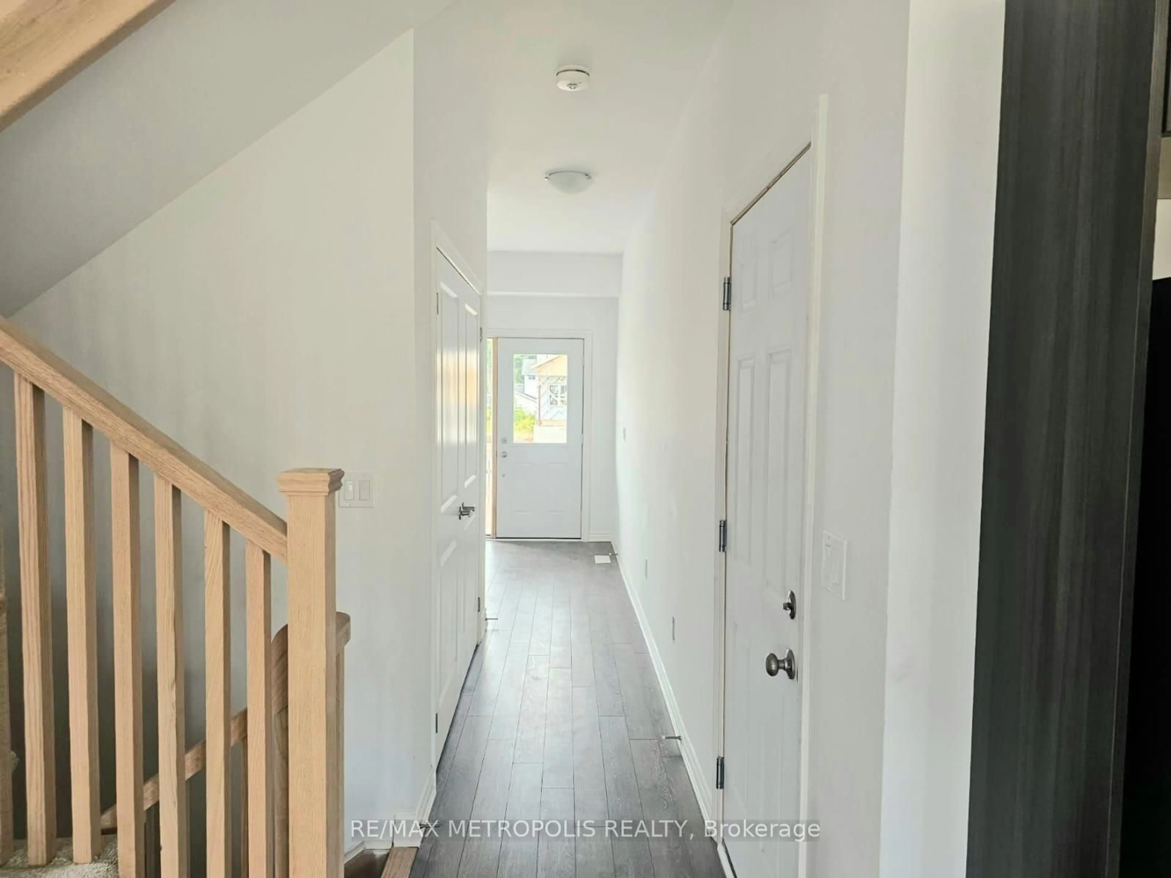 Indoor entryway for 18 Bradden Cres, Belleville Ontario K8N 0T8