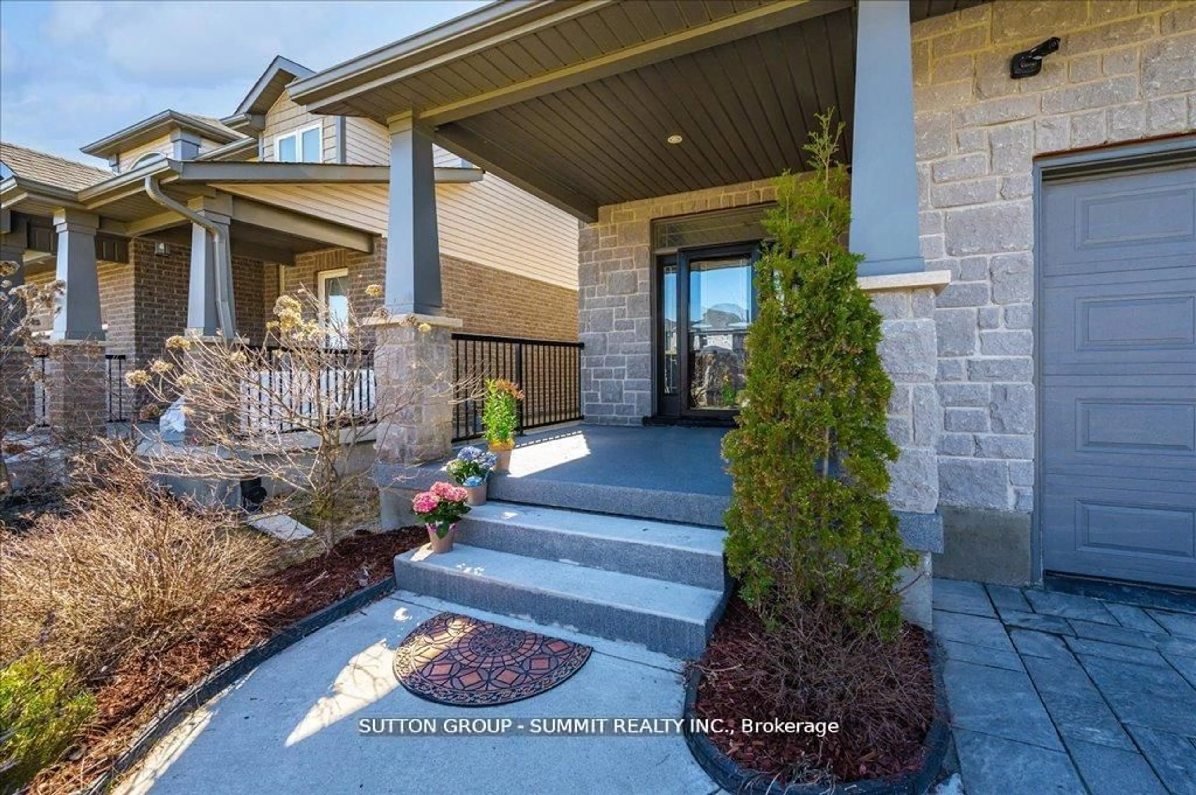 Indoor entryway for 9 Mcintyre Lane, East Luther Grand Valley Ontario L9W 6T9