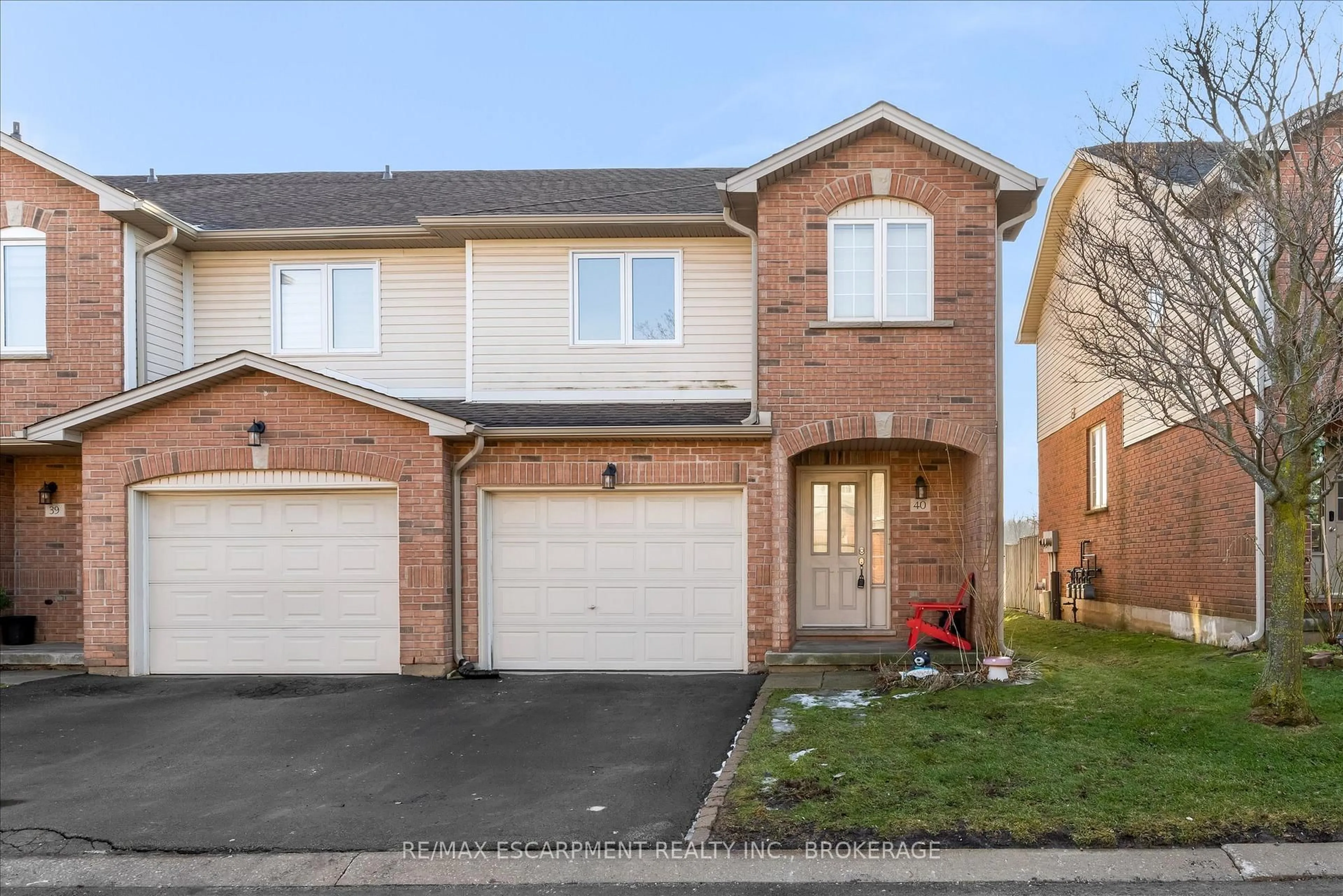Home with brick exterior material, street for 800 Paramount Dr #40, Hamilton Ontario L8J 3V8