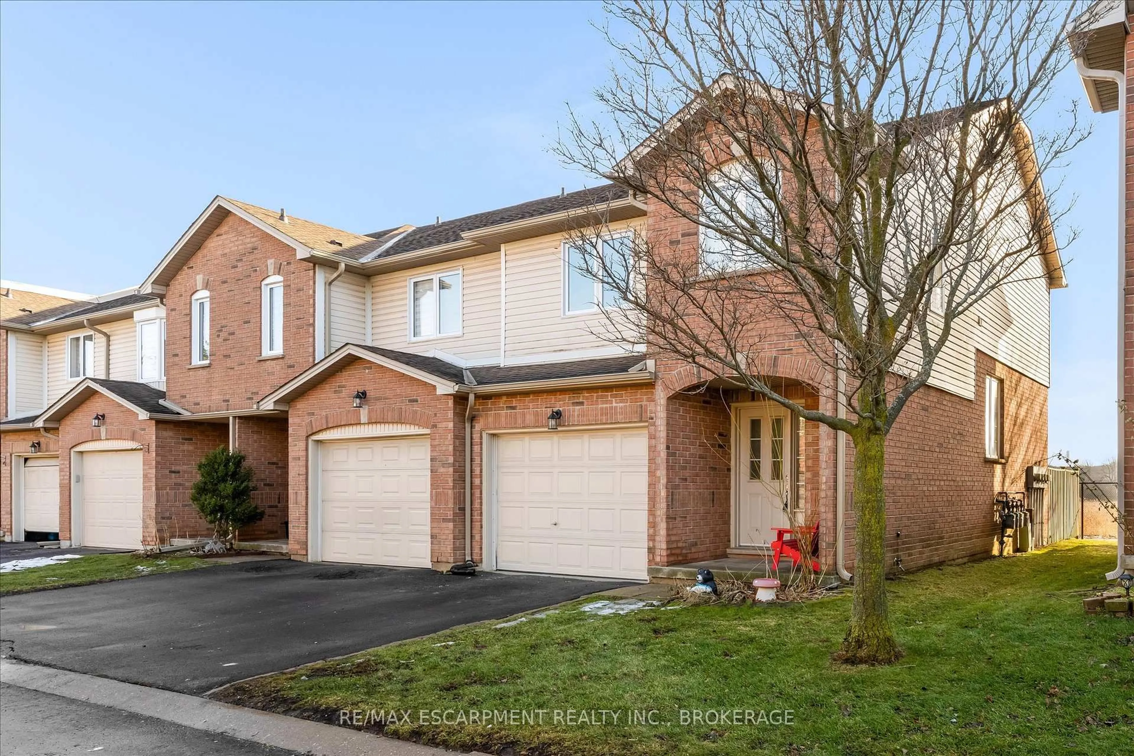 Home with brick exterior material, street for 800 Paramount Dr #40, Hamilton Ontario L8J 3V8