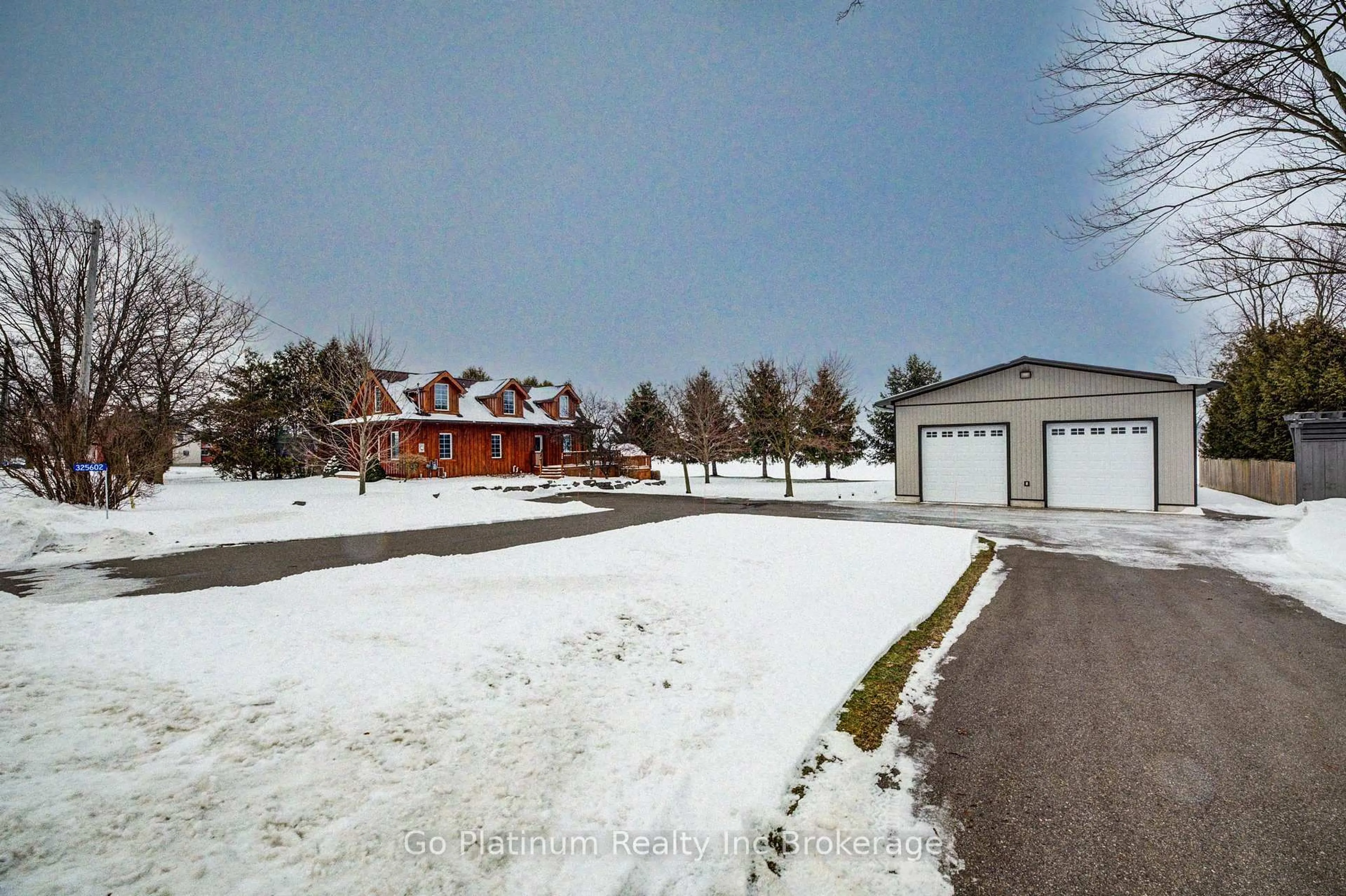 A pic from outside/outdoor area/front of a property/back of a property/a pic from drone, street for 325602 Norwich Rd, Norwich Ontario N0J 1P0