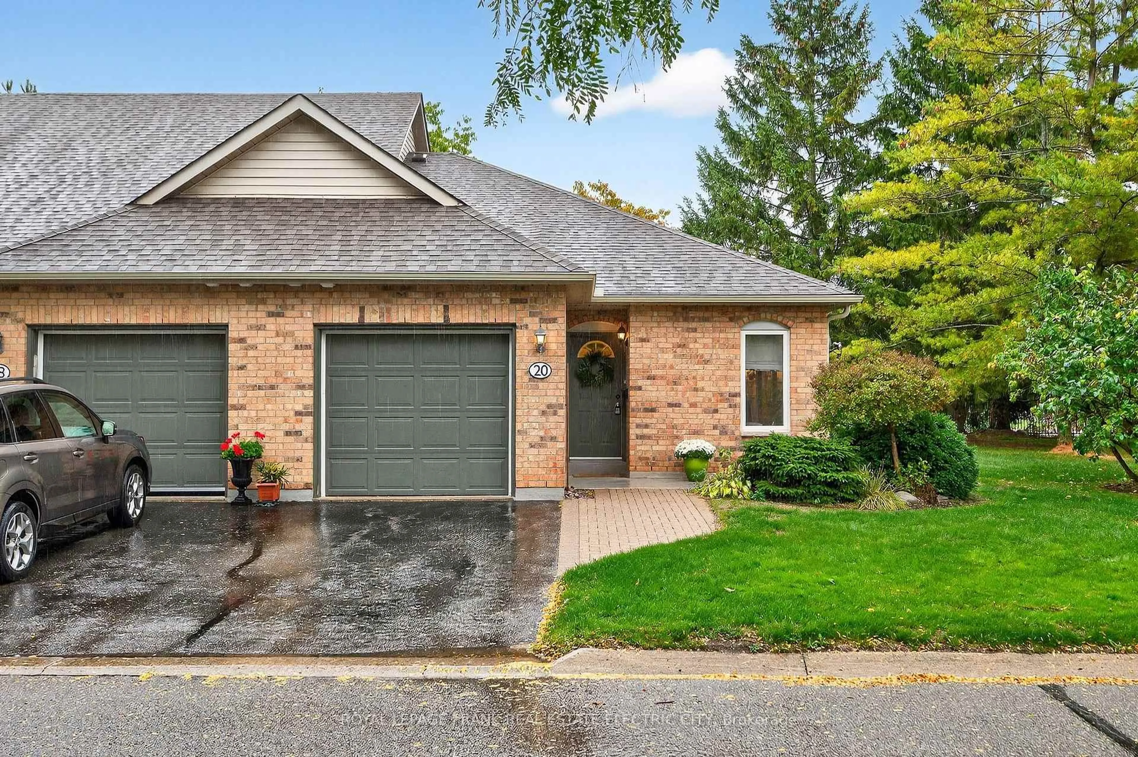 Home with brick exterior material, street for 20 Charles Crt, Selwyn Ontario K0L 2H0
