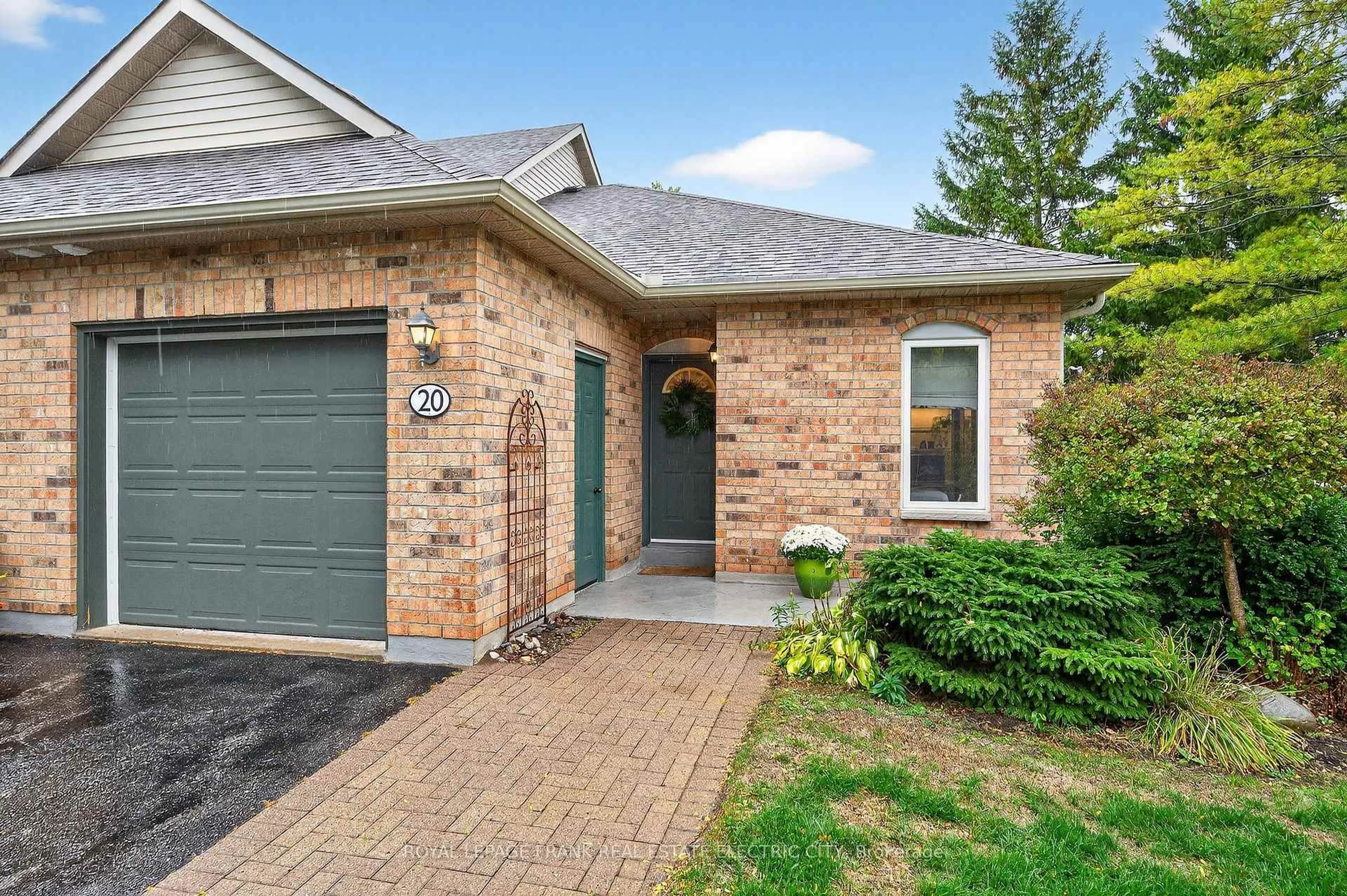 Home with brick exterior material, street for 20 Charles Crt, Selwyn Ontario K0L 2H0