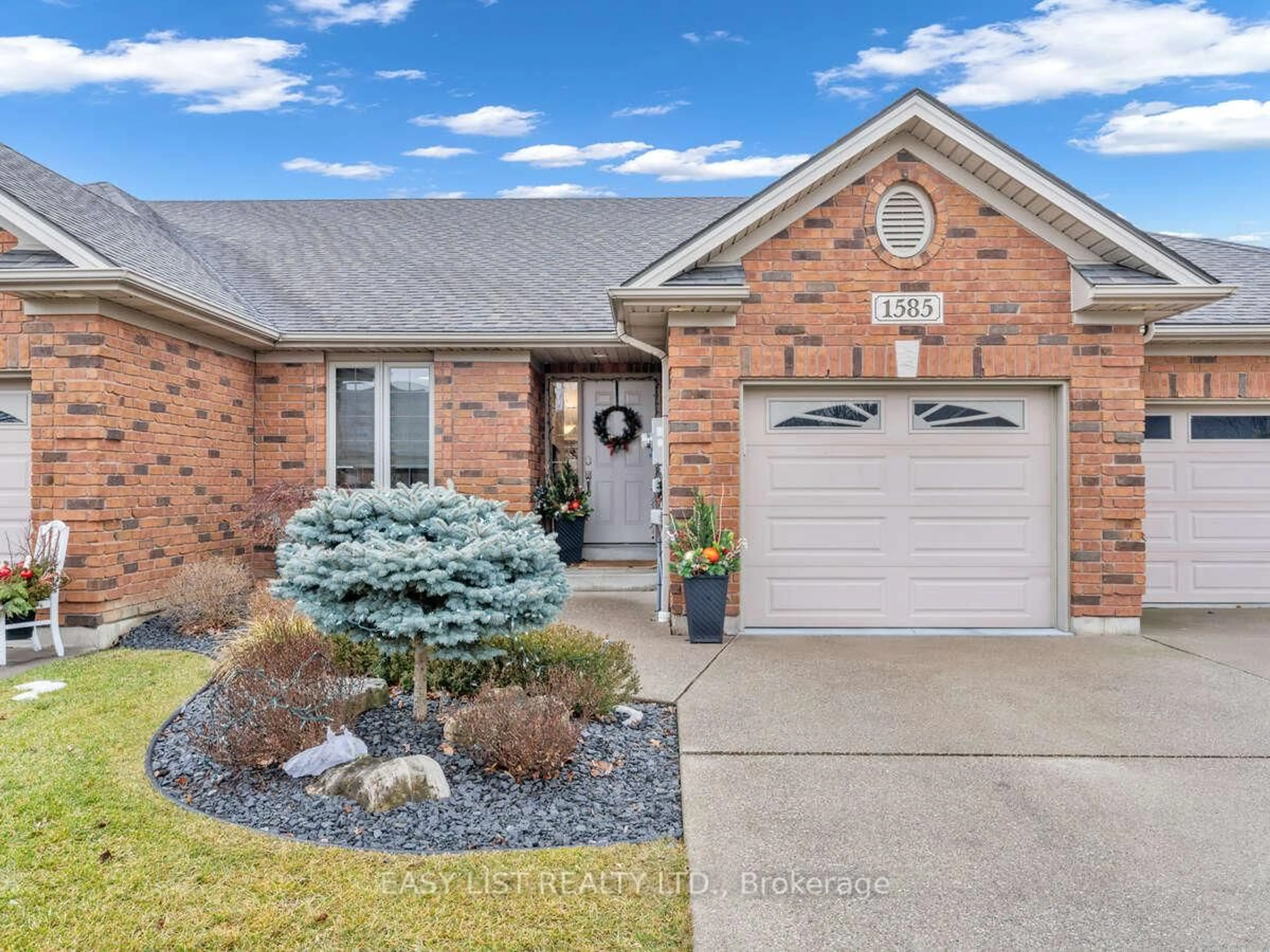 Home with brick exterior material, street for 1585 Skinner St, LaSalle Ontario N9H 0A5