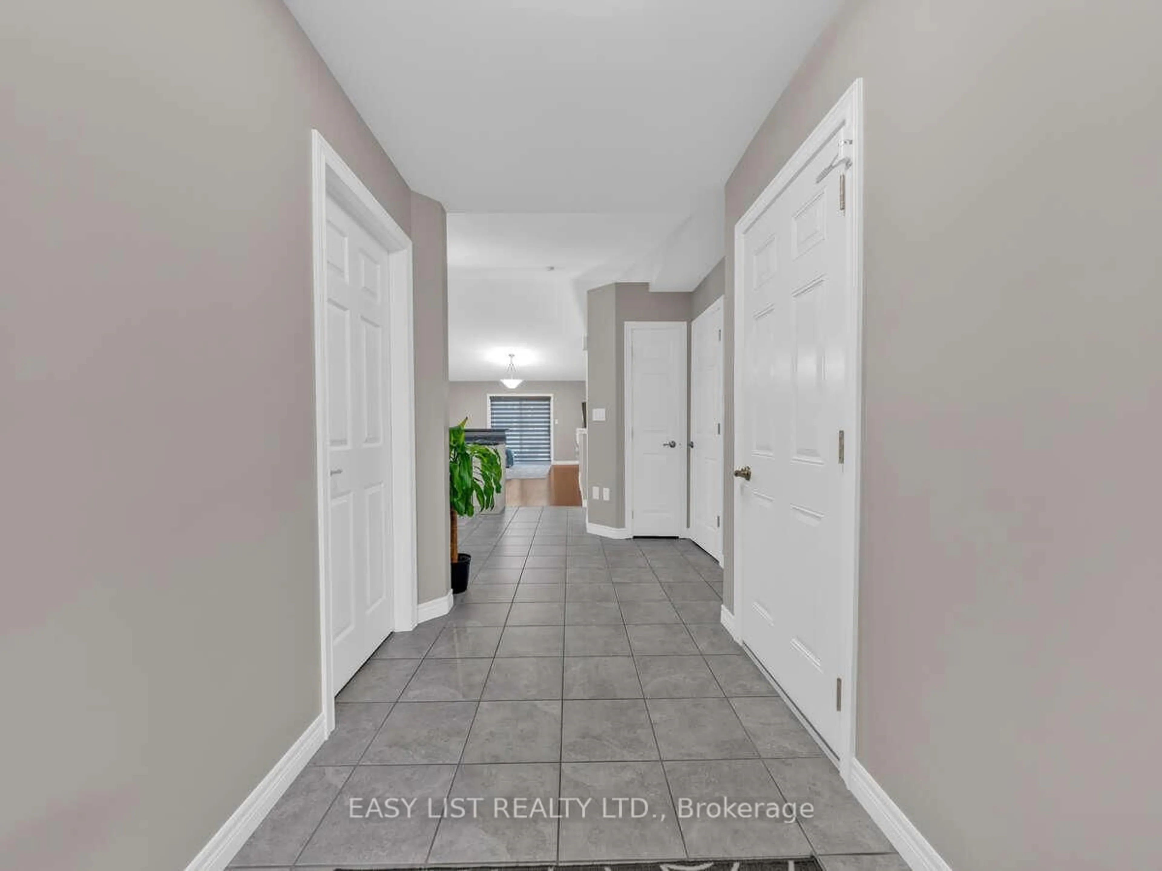 Indoor entryway for 1585 Skinner St, LaSalle Ontario N9H 0A5