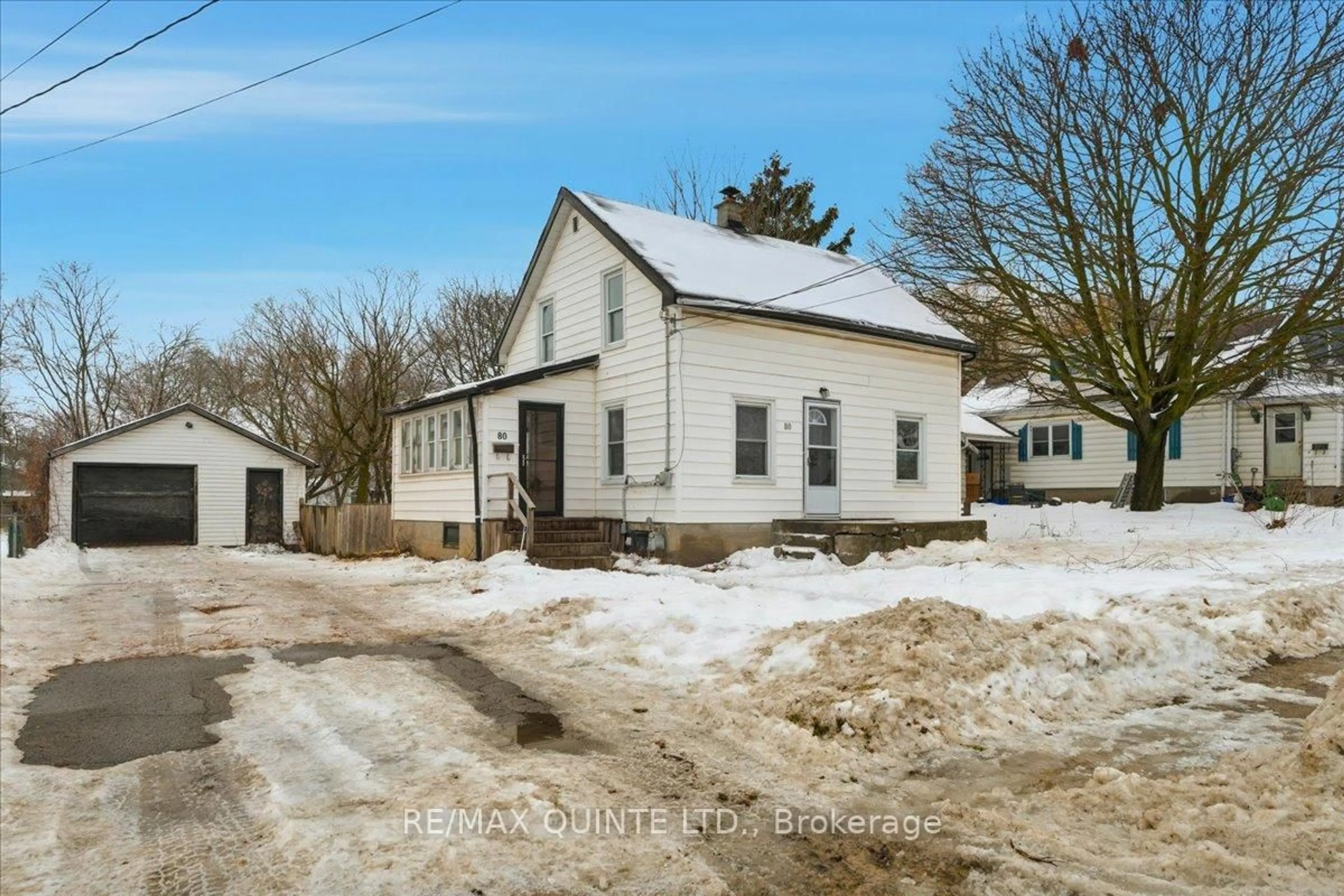 A pic from outside/outdoor area/front of a property/back of a property/a pic from drone, street for 80 St Charles St, Belleville Ontario K8P 2W4