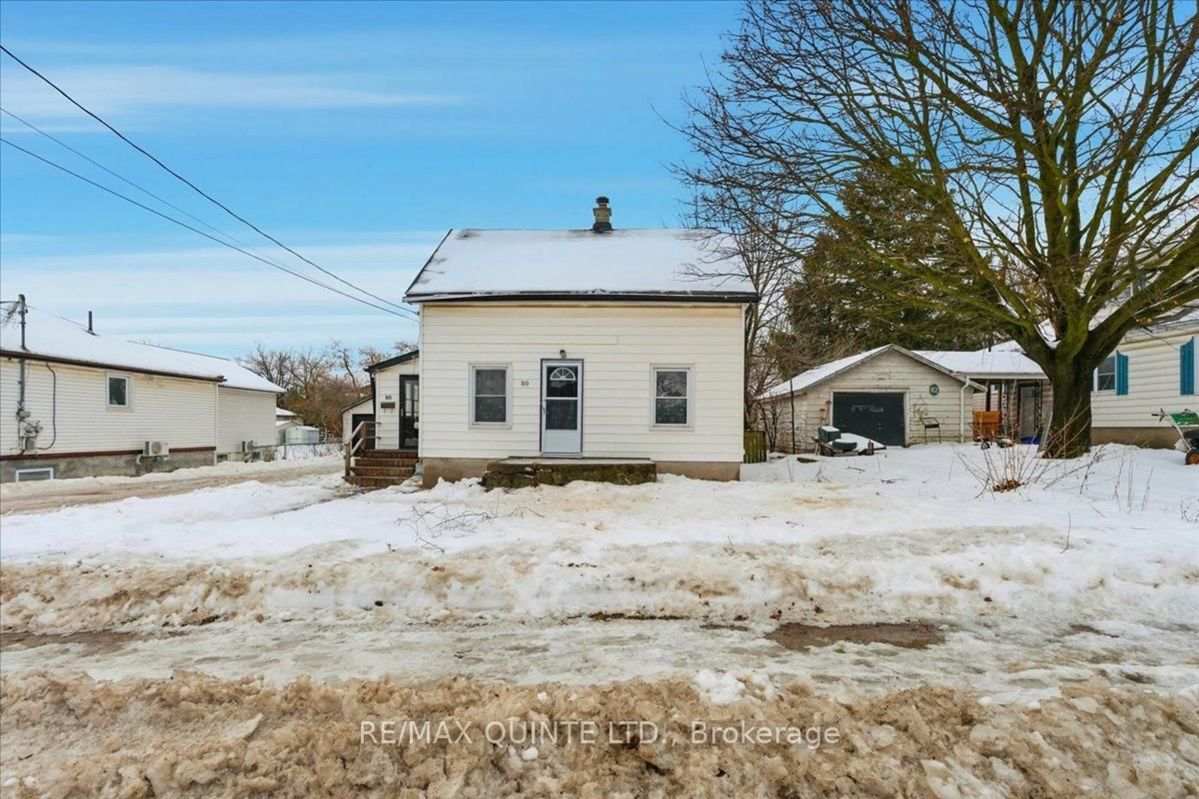 A pic from outside/outdoor area/front of a property/back of a property/a pic from drone, street for 80 St Charles St, Belleville Ontario K8P 2W4