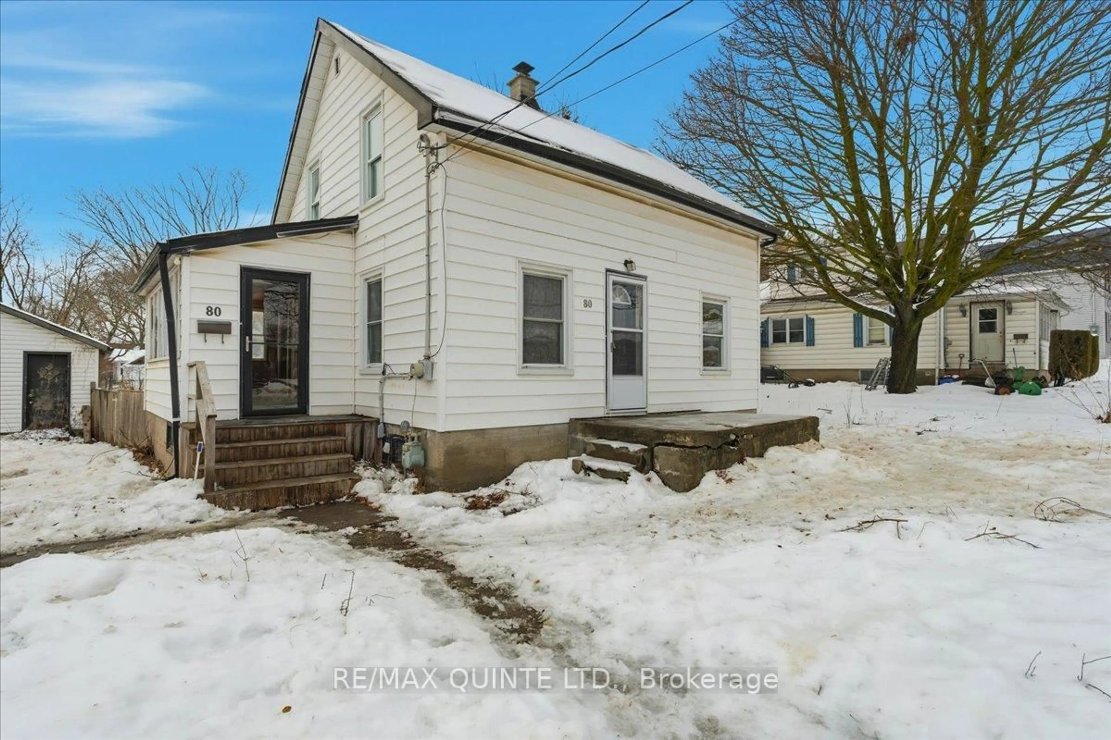 A pic from outside/outdoor area/front of a property/back of a property/a pic from drone, street for 80 St Charles St, Belleville Ontario K8P 2W4