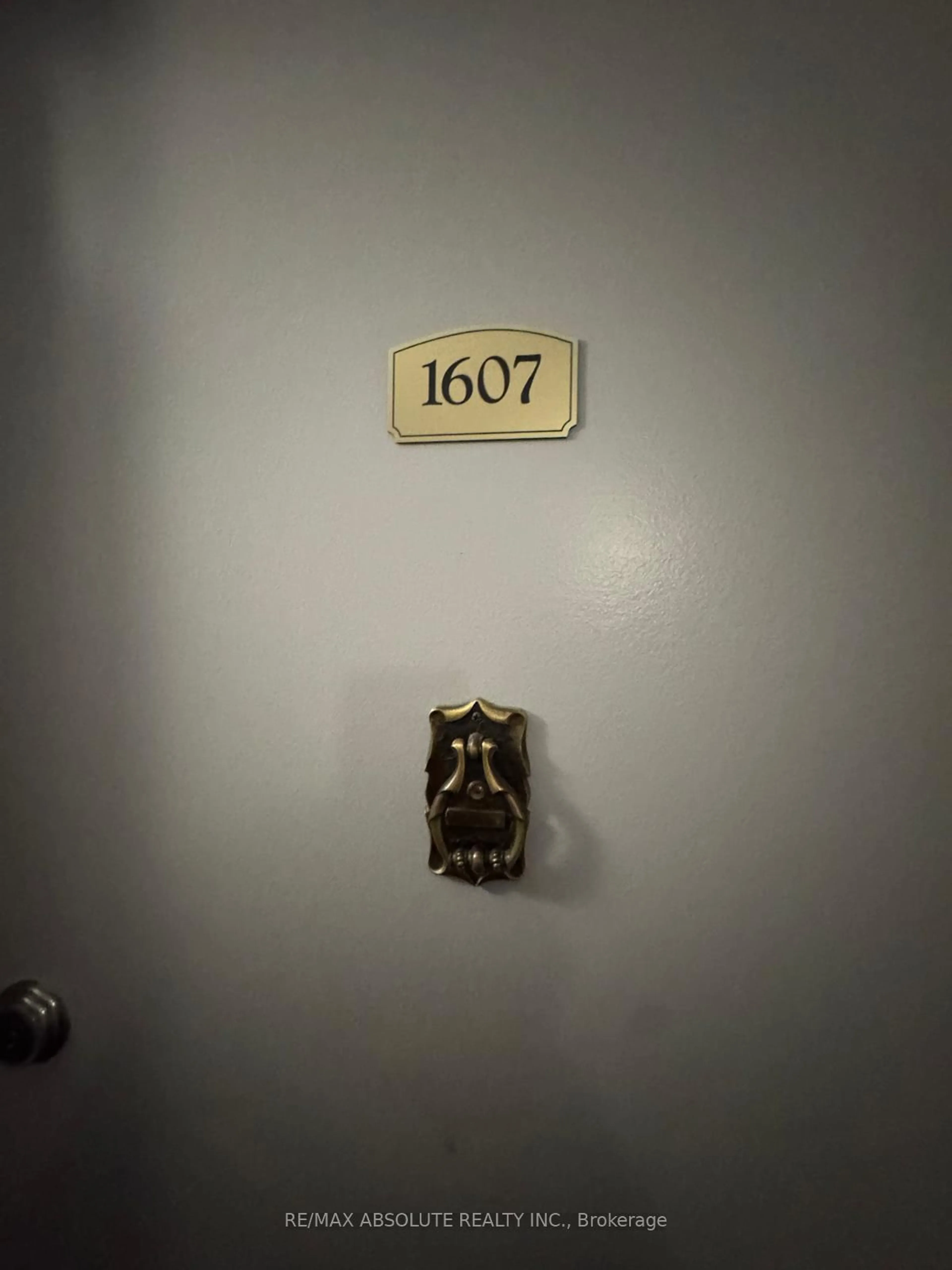 A pic of a room for 158A McArthur Ave #1607, Ottawa Ontario K1L 8E7