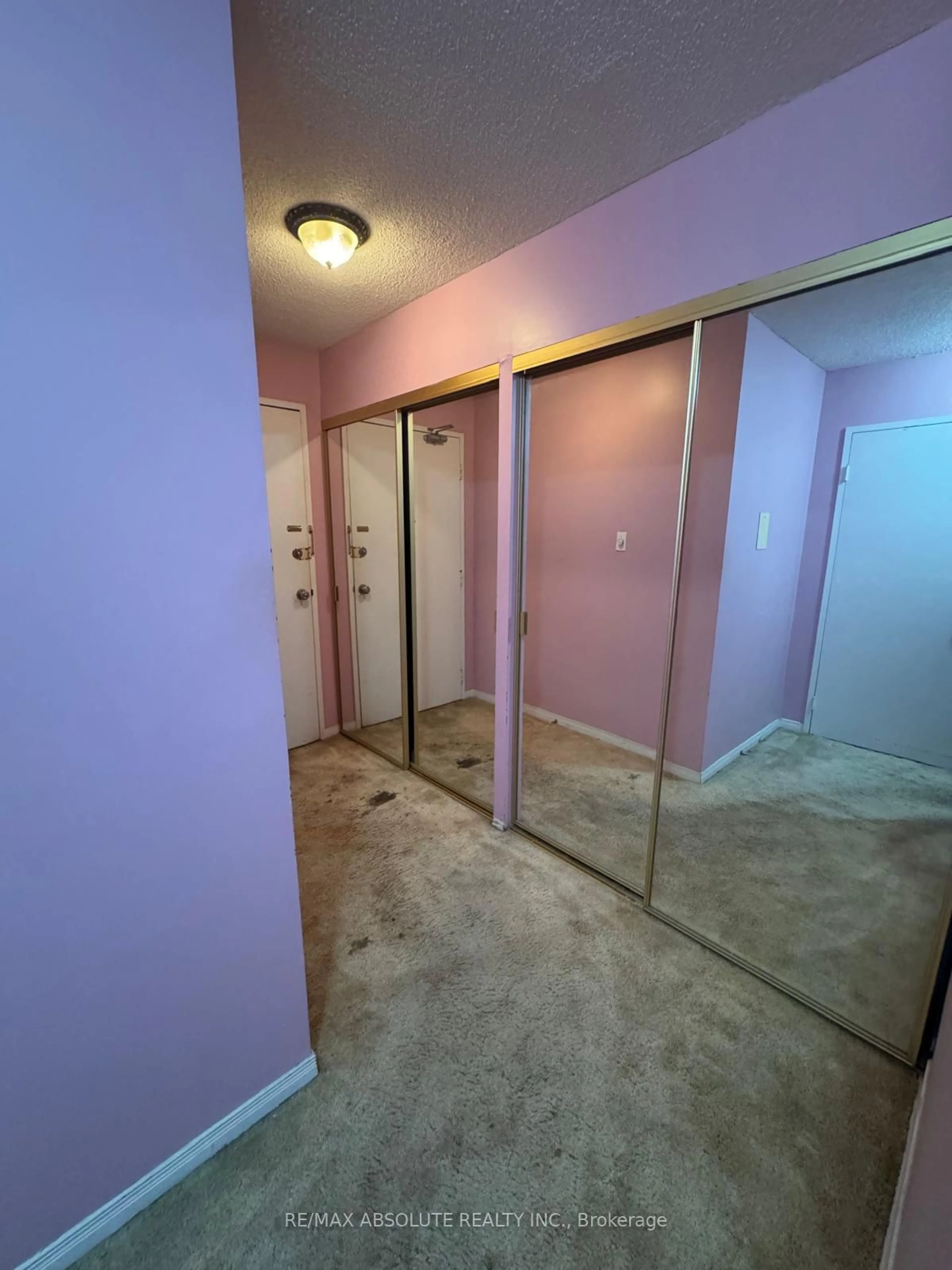 A pic of a room for 158A McArthur Ave #1607, Ottawa Ontario K1L 8E7