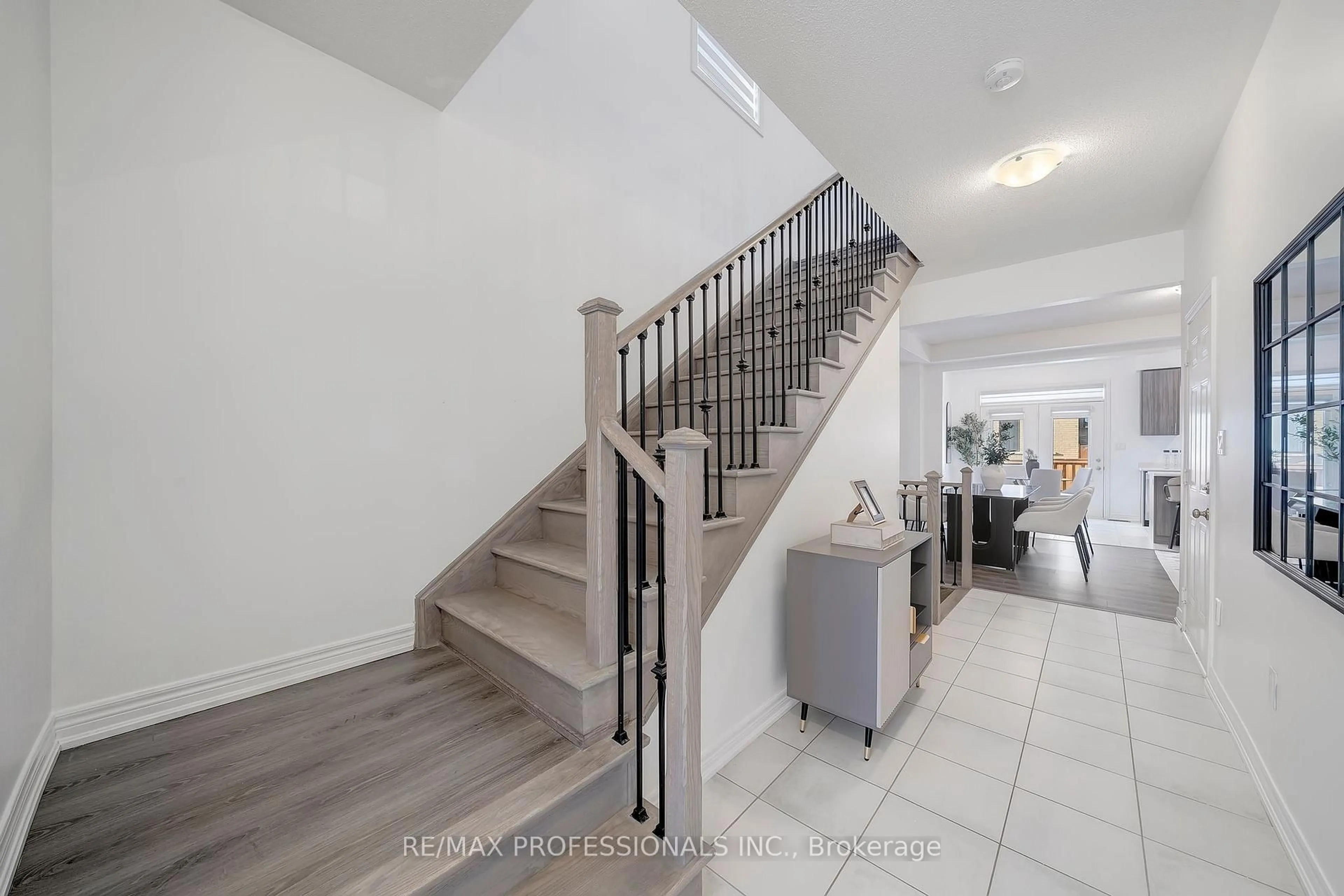 Stairs for 7 Westfield Cres, Hamilton Ontario L8B 1Y1